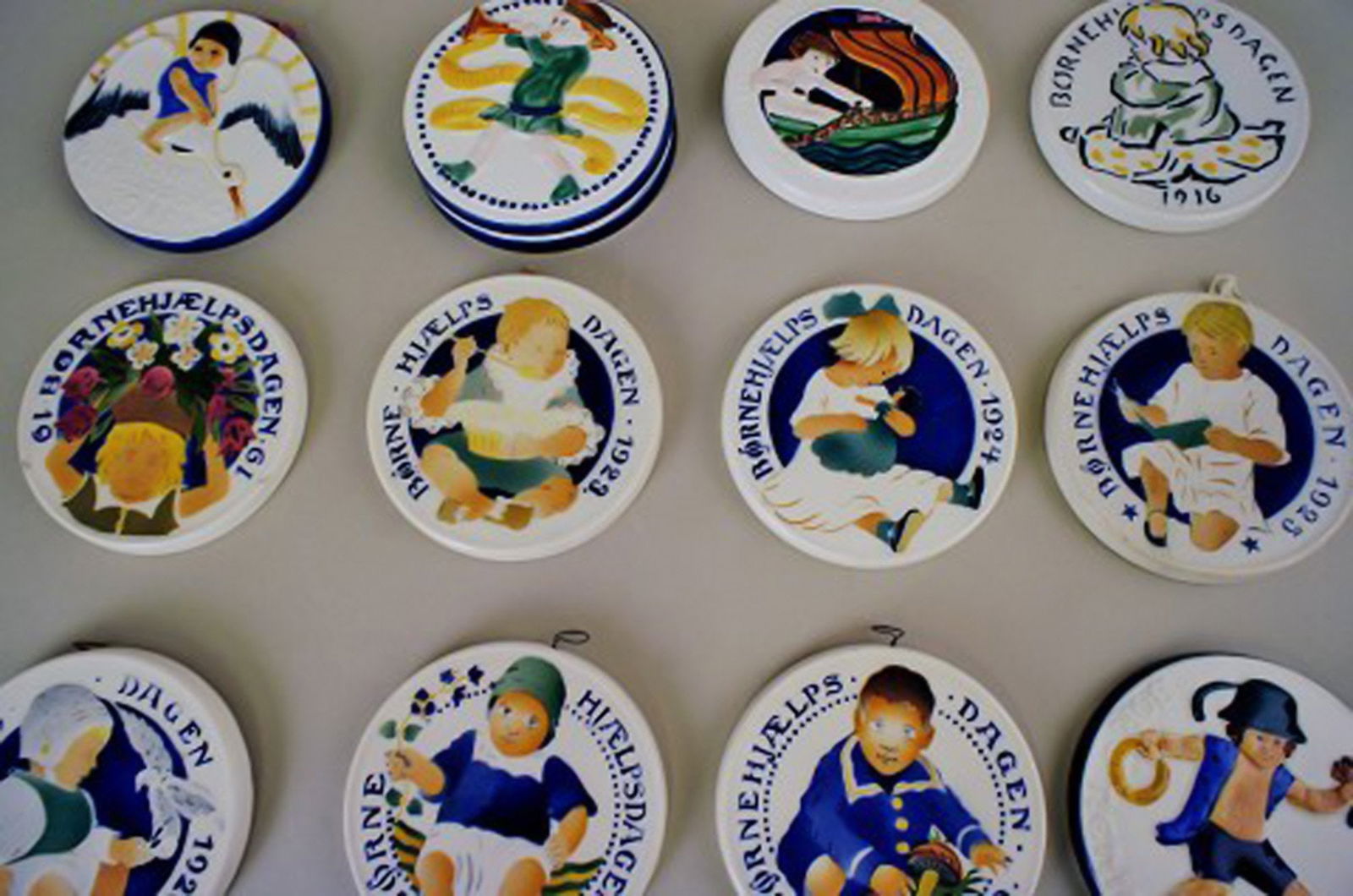 Aluminia child day year-plates. - 2