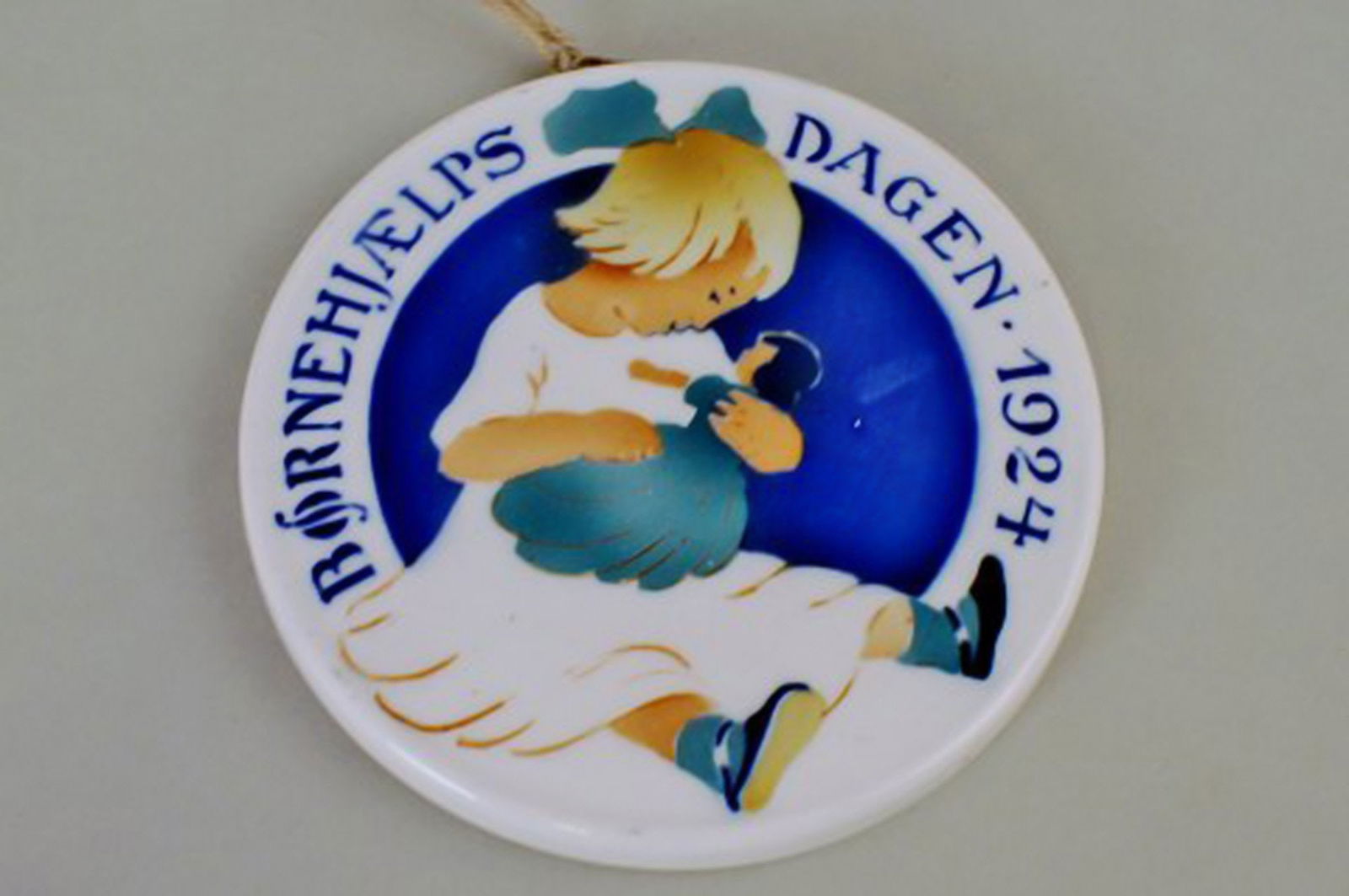 Aluminia child day year-plates. - 3