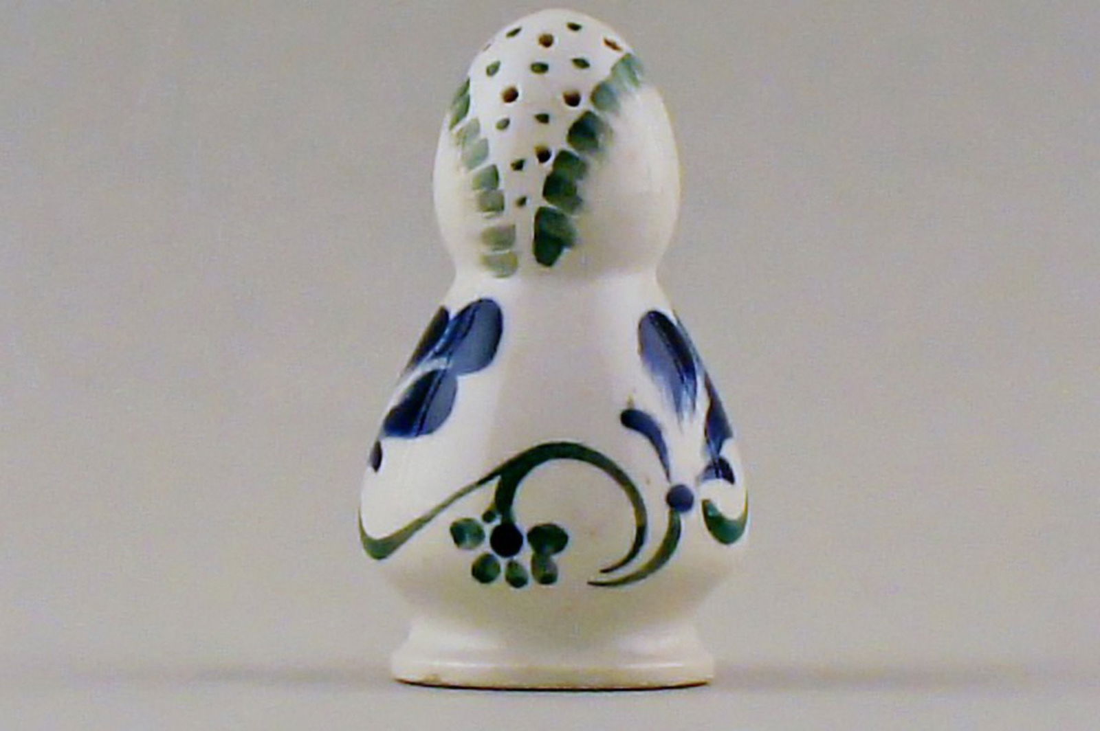 Early Aluminia pepper shaker.: Title: Early Aluminia pepper shaker. Description: Early Aluminia pepper shaker. In good condition. Measures 10 cm. Reserve: $60.00 Shipping:Domestic: Shipping rates are determined by