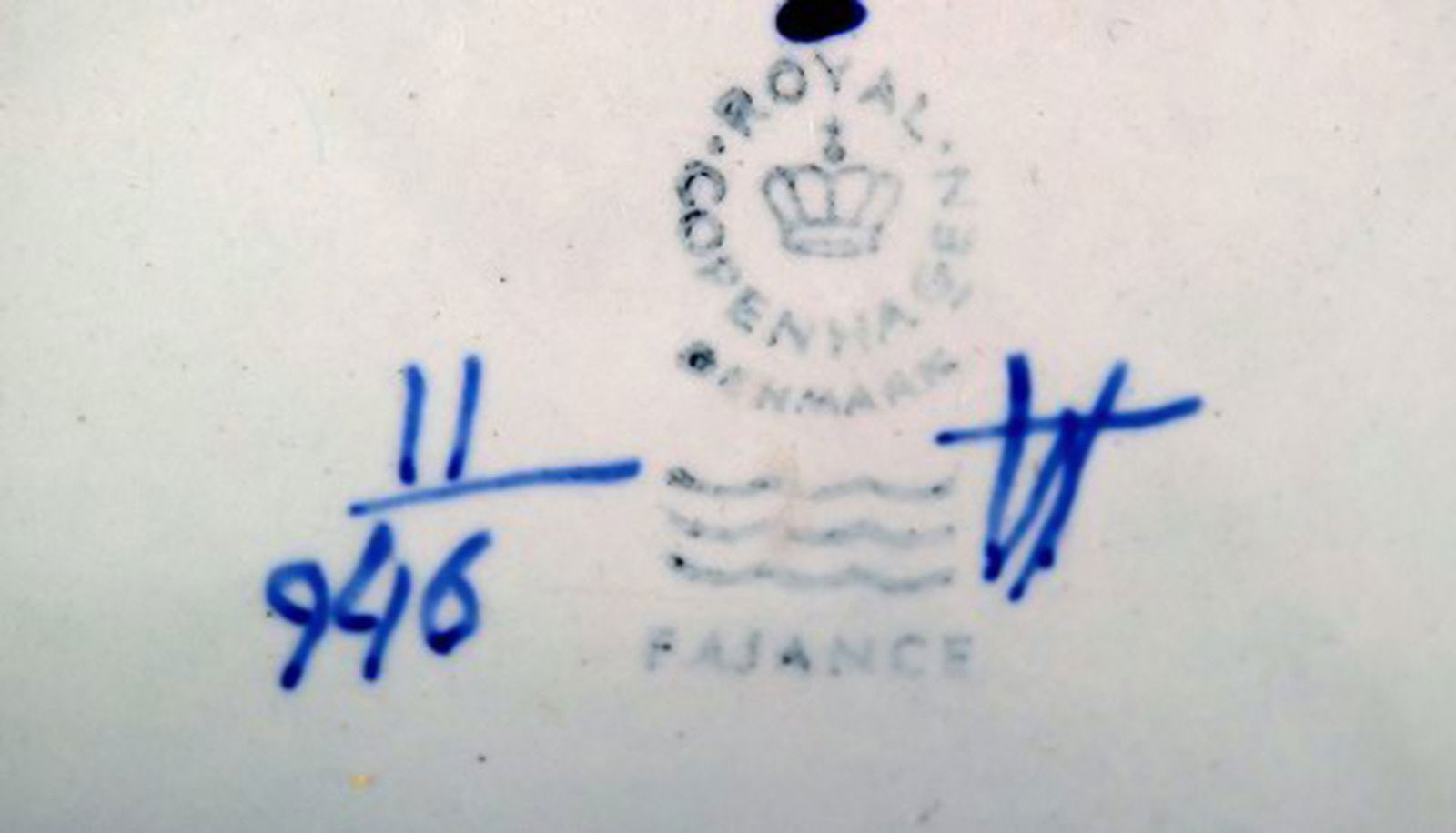 Tranquebar lunch plates from Royal Copenhagen / Aluminia. 9 plates in stock. Decoration number - 4