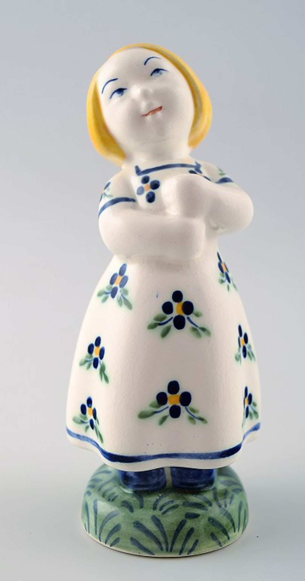 Aluminia Little Sister, from 1941.: Title: Aluminia Little Sister, from 1941. Description: Aluminia Little Sister, from 1941 Herluf Jensenius Hans Henrik Hansen. Height 13 cm. In very good condition. Reserve: $189.00 