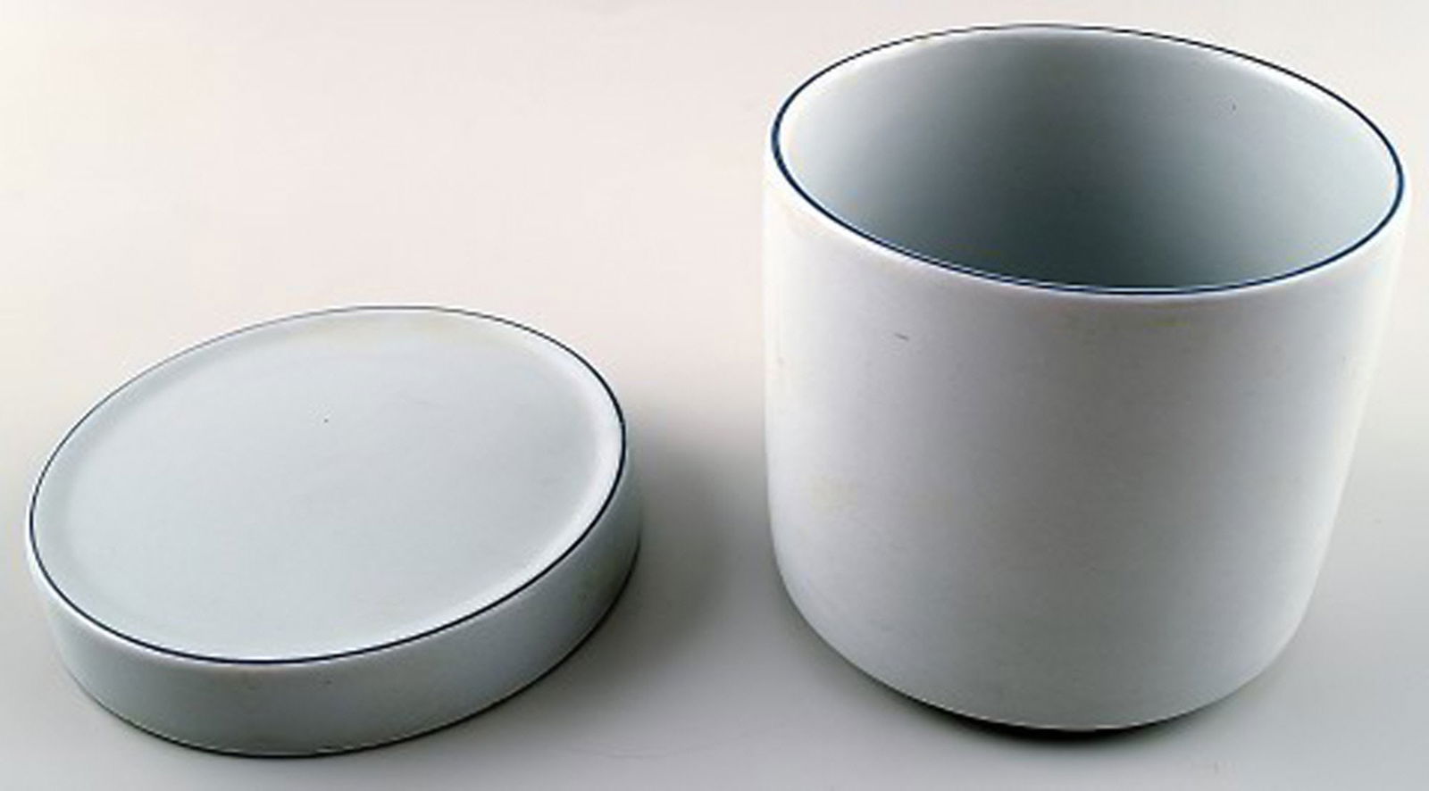 Butter Bowl / lidded honey/jam jar. Aluminia/Royal Copenhagen blue line, earthenware. - 3