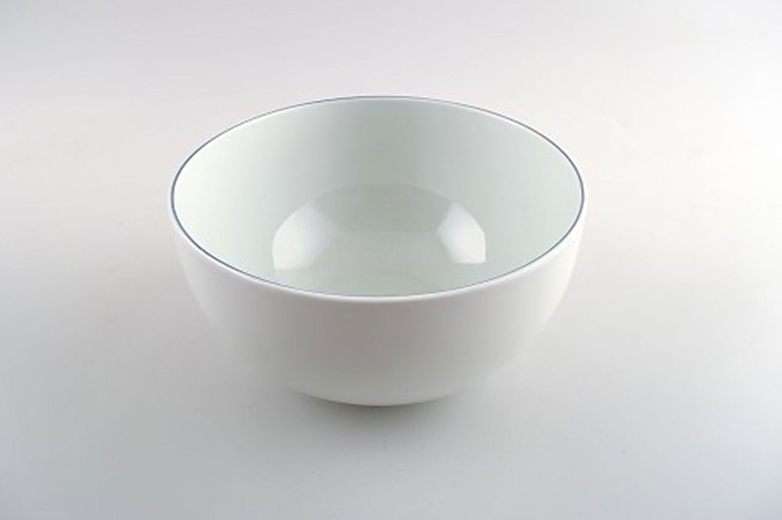 3 bowls. Royal Copenhagen/Aluminia Blue Line, earthenware. Blue Line is designed by Grethe Meyer for - 2