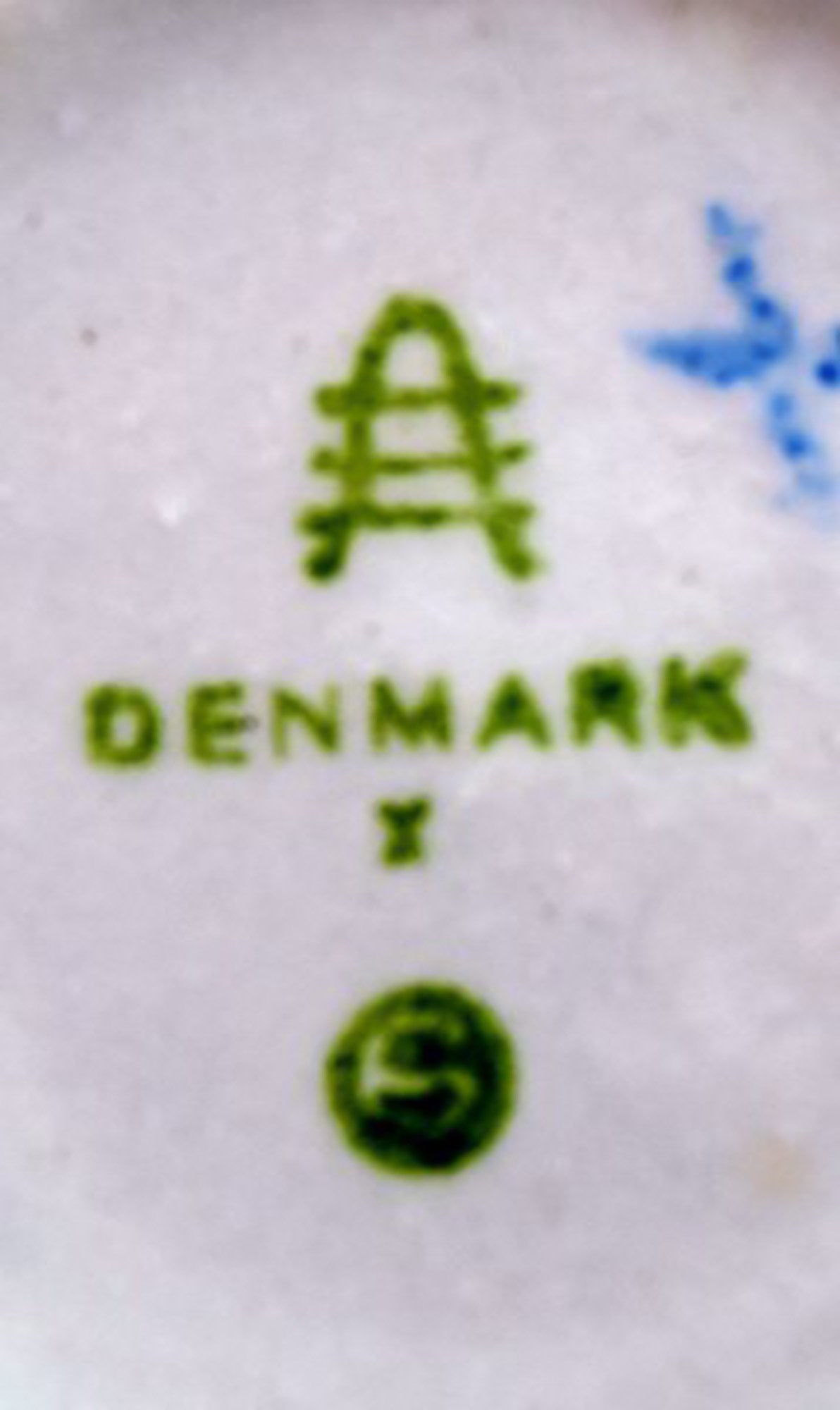 3 bowls. Royal Copenhagen/Aluminia Blue Line, earthenware. Blue Line is designed by Grethe Meyer for - 3