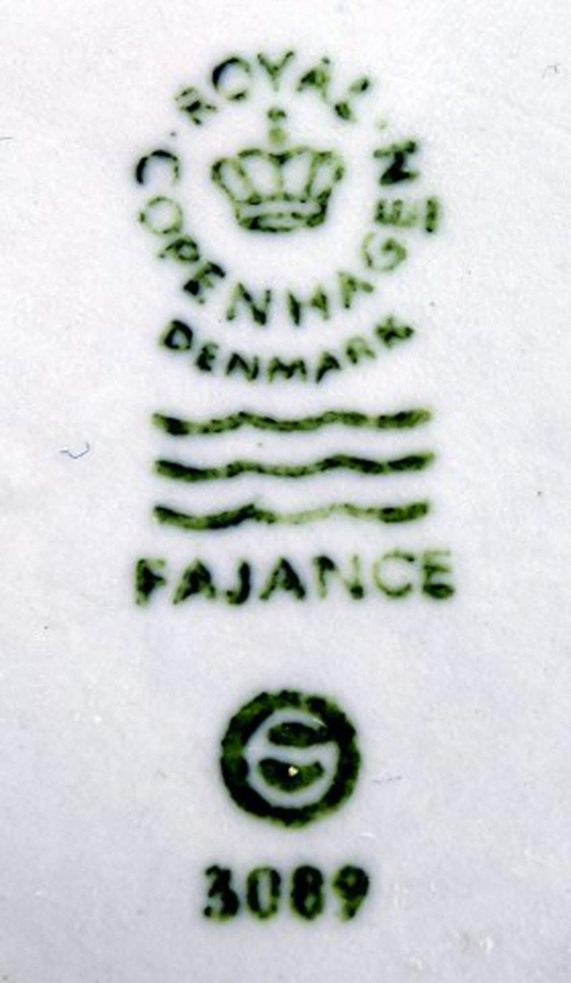 3 bowls. Royal Copenhagen/Aluminia Blue Line, earthenware. Blue Line is designed by Grethe Meyer for - 4