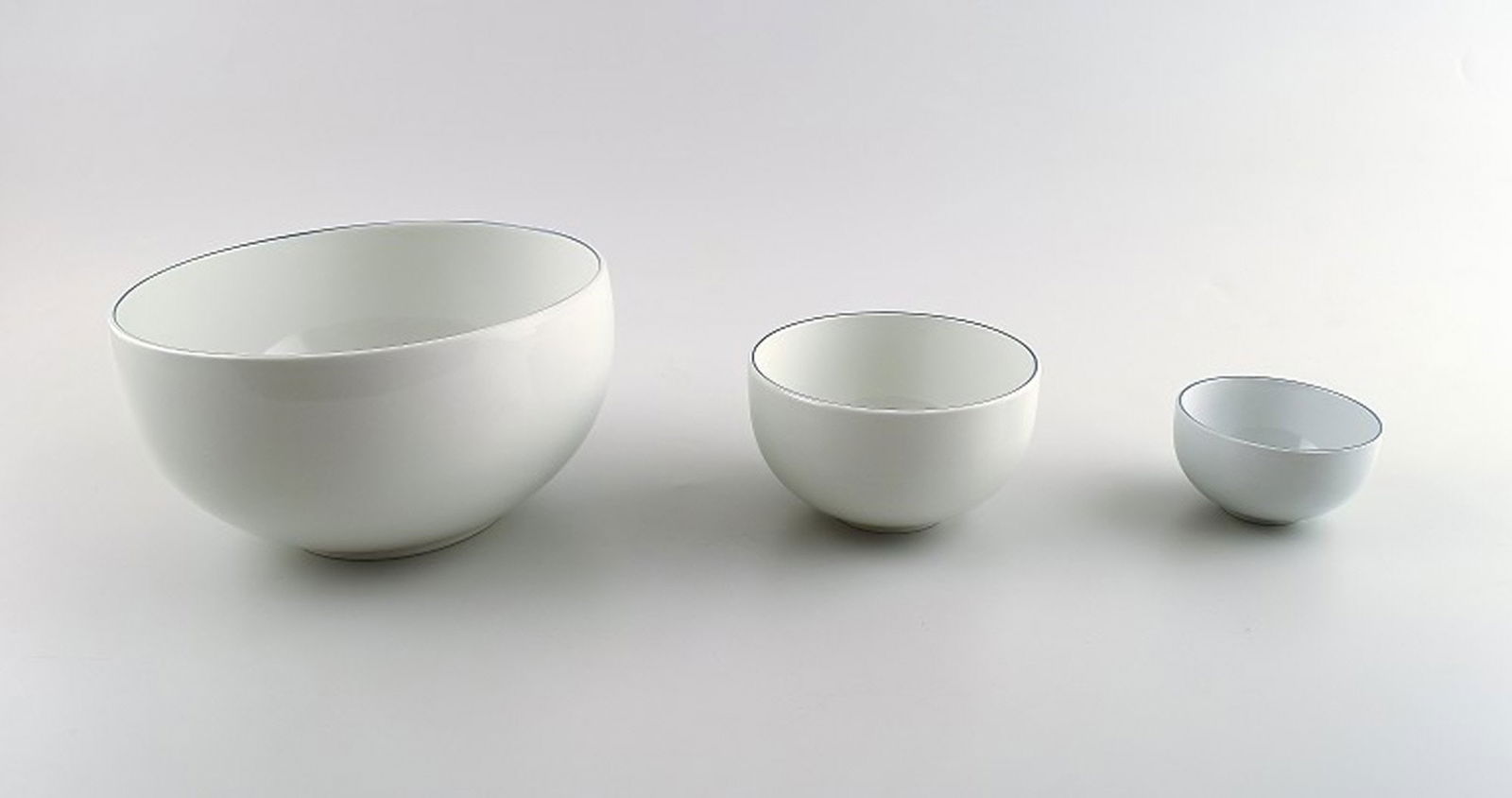 3 bowls. Royal Copenhagen/Aluminia Blue Line, earthenware. Blue Line is designed by Grethe Meyer for (1 of 5)