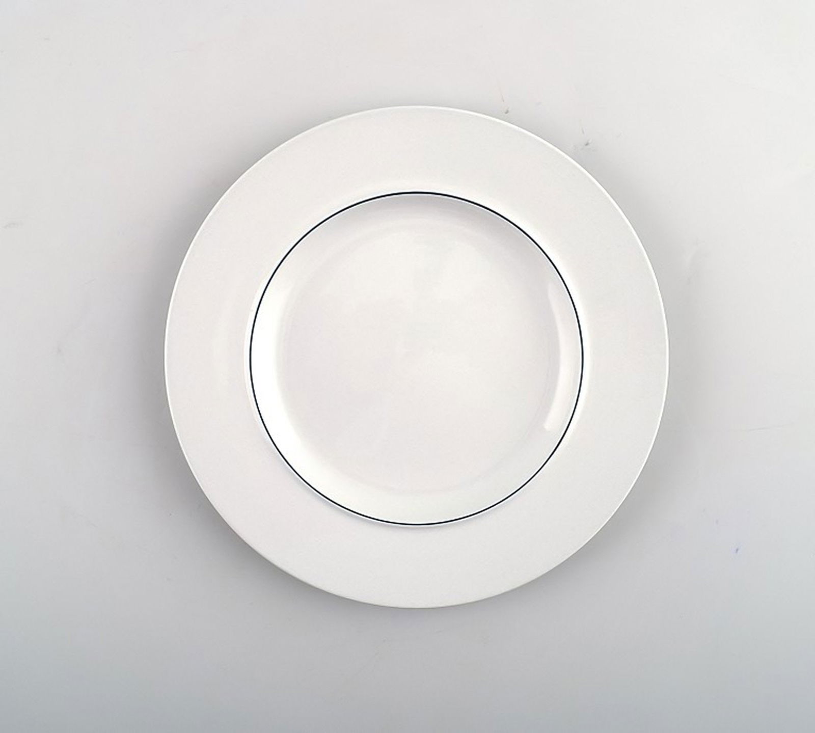 Royal Copenhagen/Aluminia Blue Line cake plates. 19 pcs. in stock.: Title: Royal Copenhagen/Aluminia Blue Line cake plates. 19 pcs. in stock. Description: Royal Copenhagen/Aluminia Blue Line 19 cake plates. Designed by Grethe Meyer in 1965. Decoration number 3066. Dia