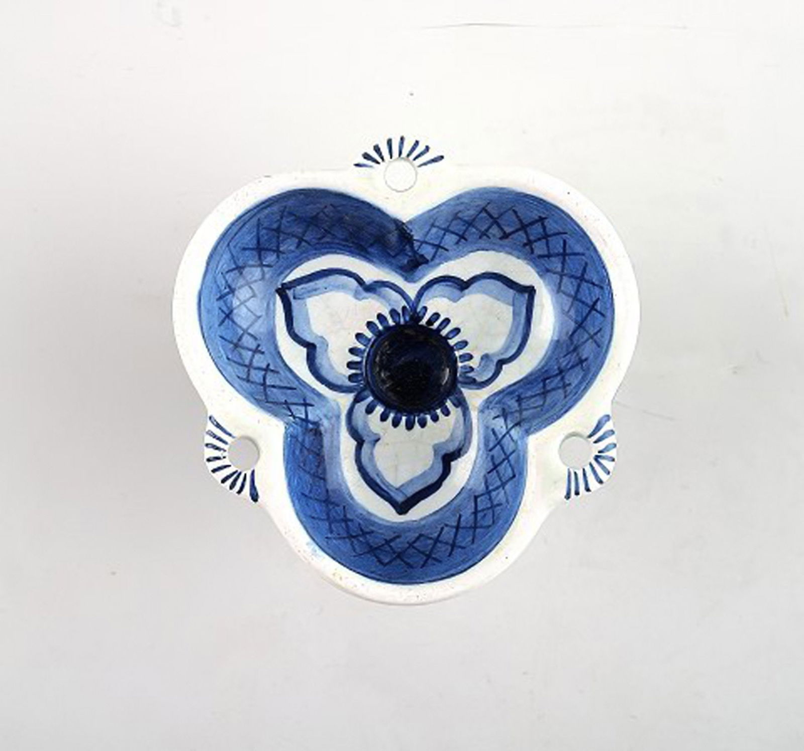 Tranquebar, rare faience candlestick. Decoration number 3069/1145. - 2