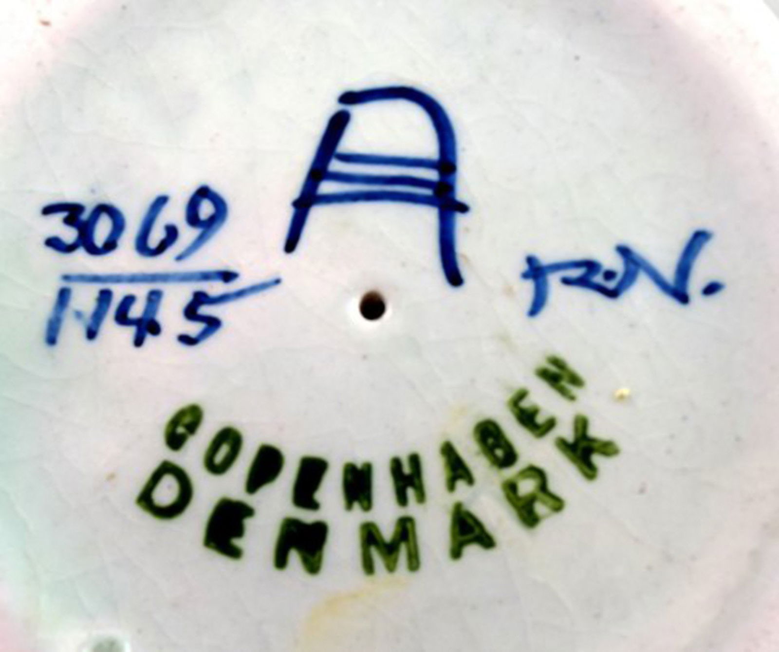 Tranquebar, rare faience candlestick. Decoration number 3069/1145. - 3