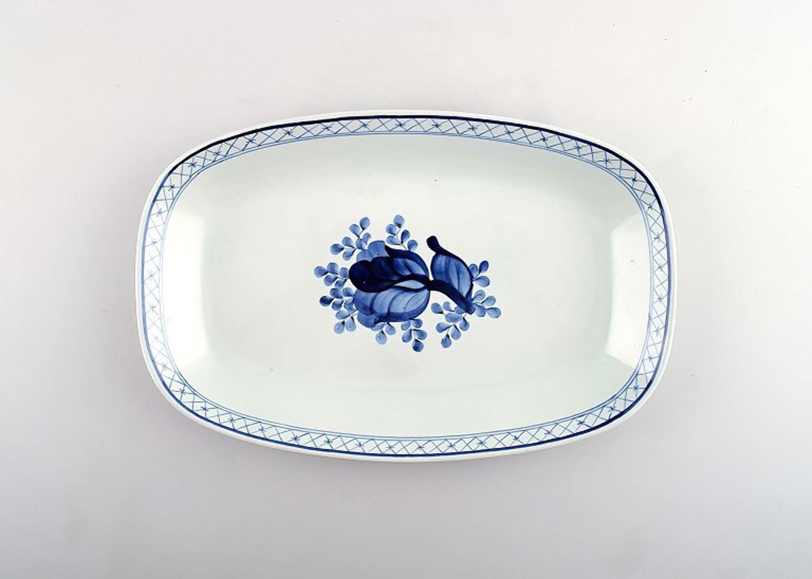 Squared Tranquebar rare dish from Royal Copenhagen / Aluminia. Decoration number 11/2841.: Title: Squared Tranquebar rare dish from Royal Copenhagen / Aluminia. Decoration number 11/2841. Description: Squared Tranquebar rare dish from Royal Copenhagen / Aluminia. Decoration number 11/2841.