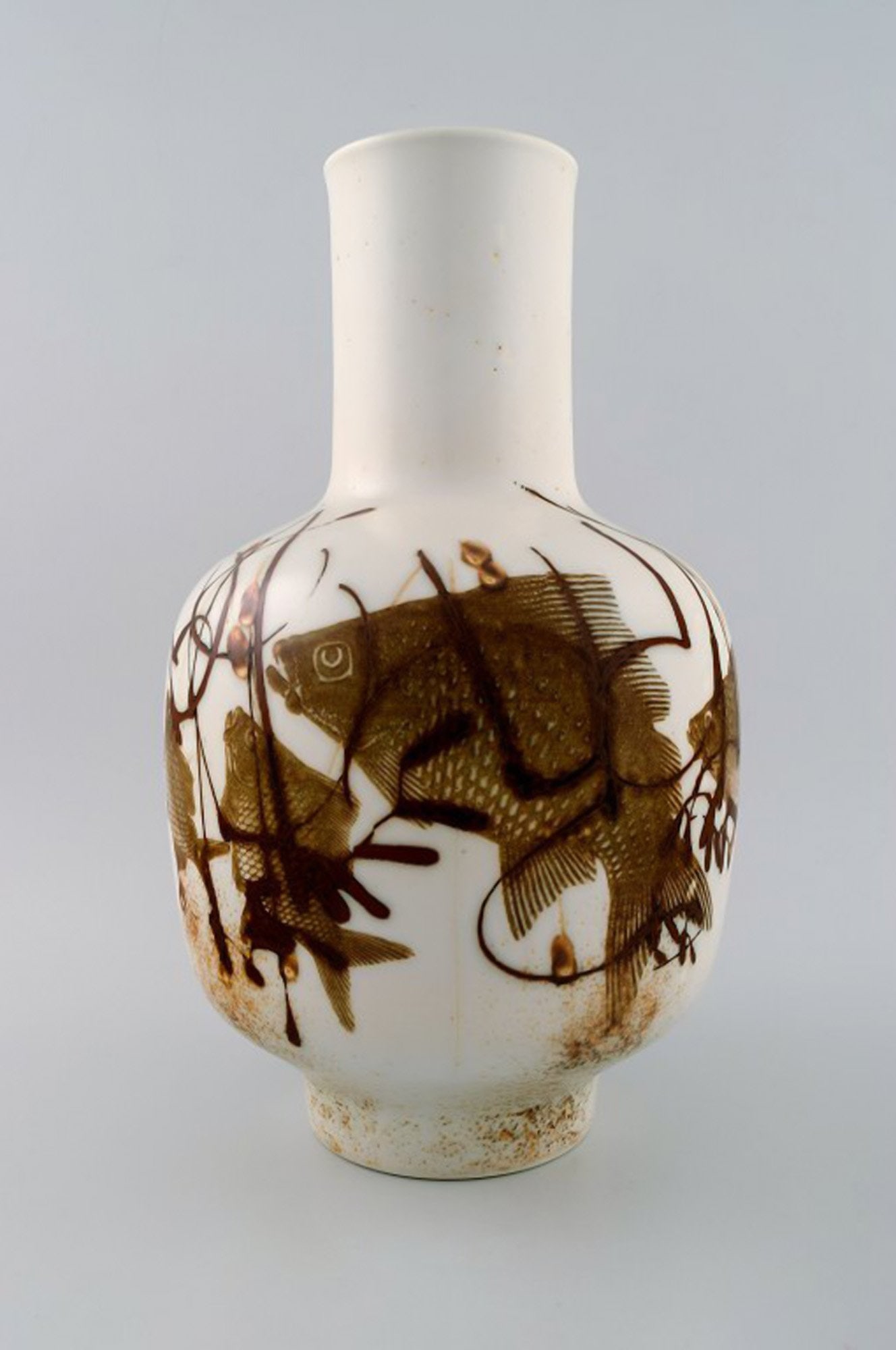 Large Royal Copenhagen / Aluminia vase by Nils Thorsson. Decorated with swimming fish.: Title: Large Royal Copenhagen / Aluminia vase by Nils Thorsson. Decorated with swimming fish. Description: Large Royal Copenhagen / Aluminia vase by Nils Thorsson. Decorated with swimming fish. Model