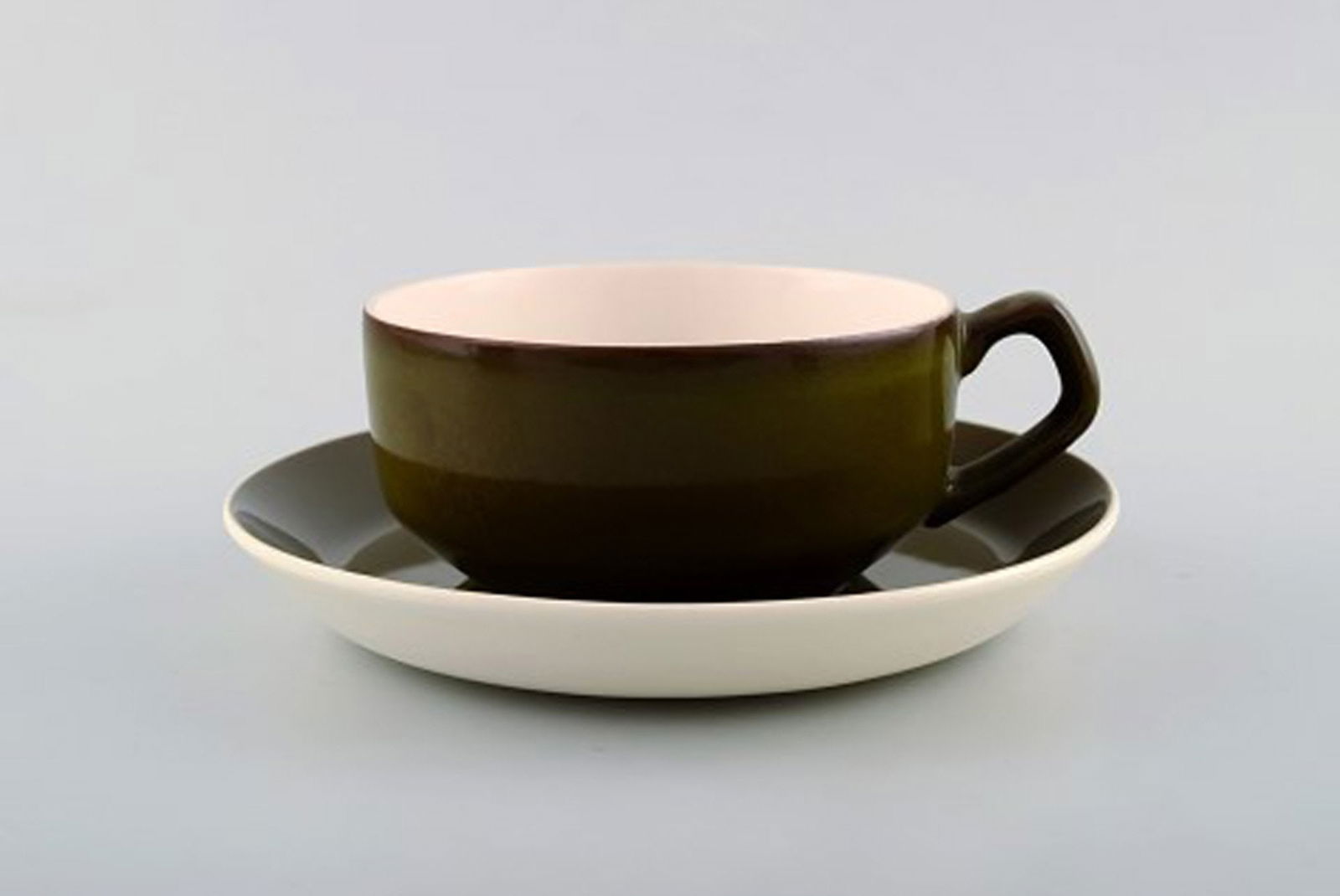 Timiana dinner service from Aluminia in faience. Consisting of 4 tea cups with saucers, sugar bowl - 2