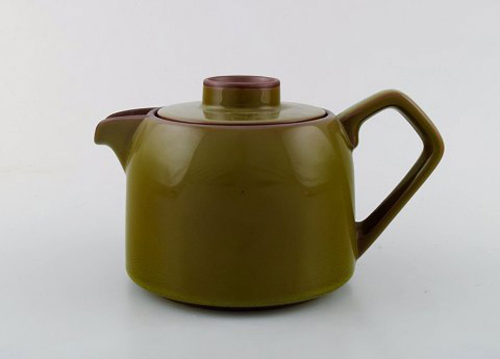 Timiana dinner service from Aluminia in faience. Consisting of 4 tea cups with saucers, sugar bowl - 6