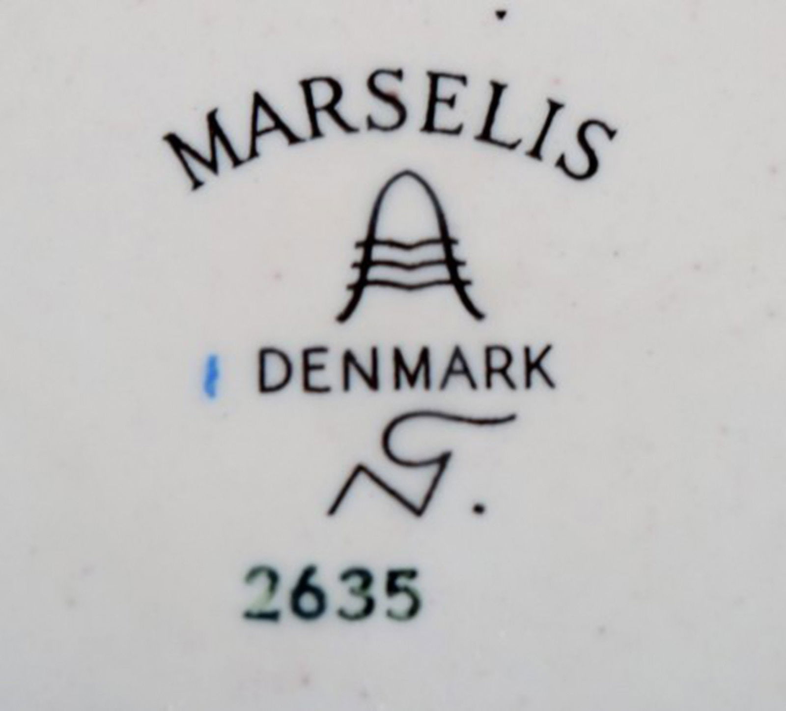 Nils Thorsson for Aluminia. "Marselis" faience bowl with geometric pattern in beautiful ox blood - 5