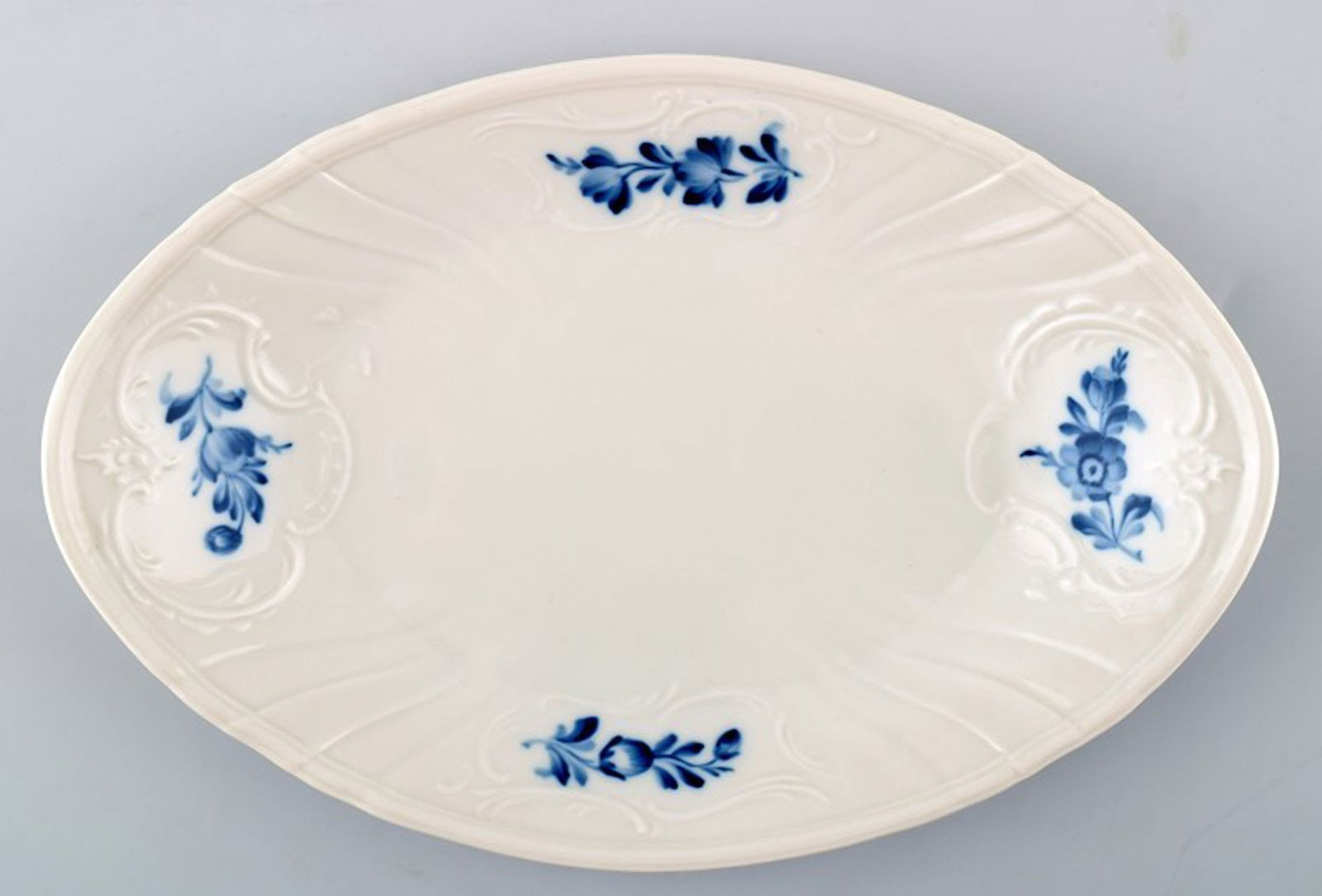 Royal Copenhagen / Copenhagen Blue Flower Juliane Marie, small plate / dish. Decoration number: Title: Royal Copenhagen / Copenhagen Blue Flower Juliane Marie, small plate / dish. Decoration number 10/12018. Description: Royal Copenhagen / Copenhagen Blue Flower Juliane Marie, small plate / dish