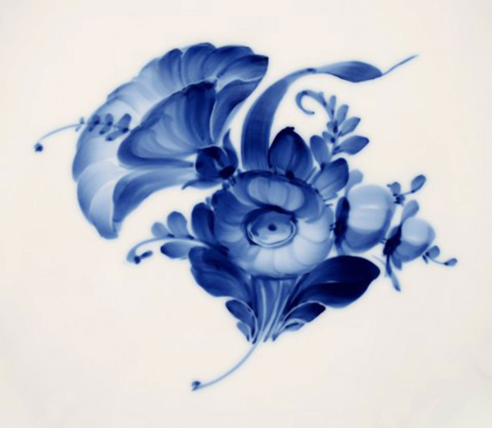 Royal Copenhagen Blue Flower Angular, round serving dish. Decoration Number 10/8543. - 2