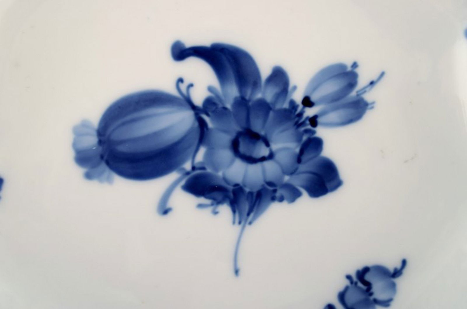 Blue flower braided leaf-shaped dish from Royal Copenhagen. - 2