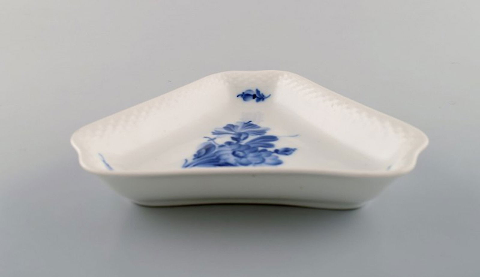Blue flower braided triangular dish from Royal Copenhagen. - 3