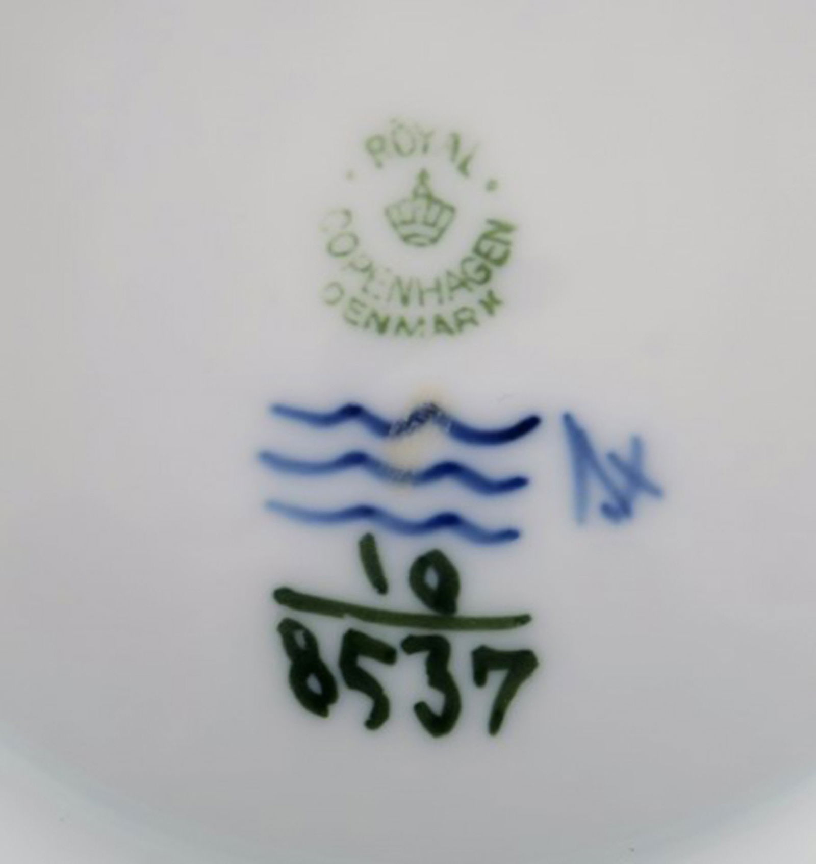 Royal Copenhagen. Blue flower angular bowl/compote. Decoration number 10/8537. - 5