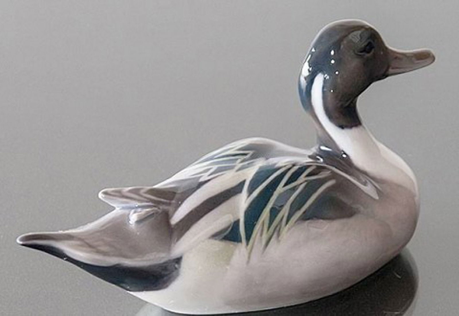 Royal Copenhagen duck, figurine number 1933. - 2
