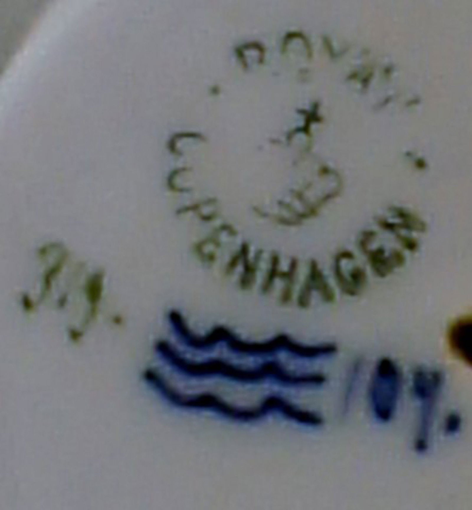 Royal Copenhagen No. 319 - Modelled by Christian Thomsen in 1901. Pair of Desert Foxes. - 6