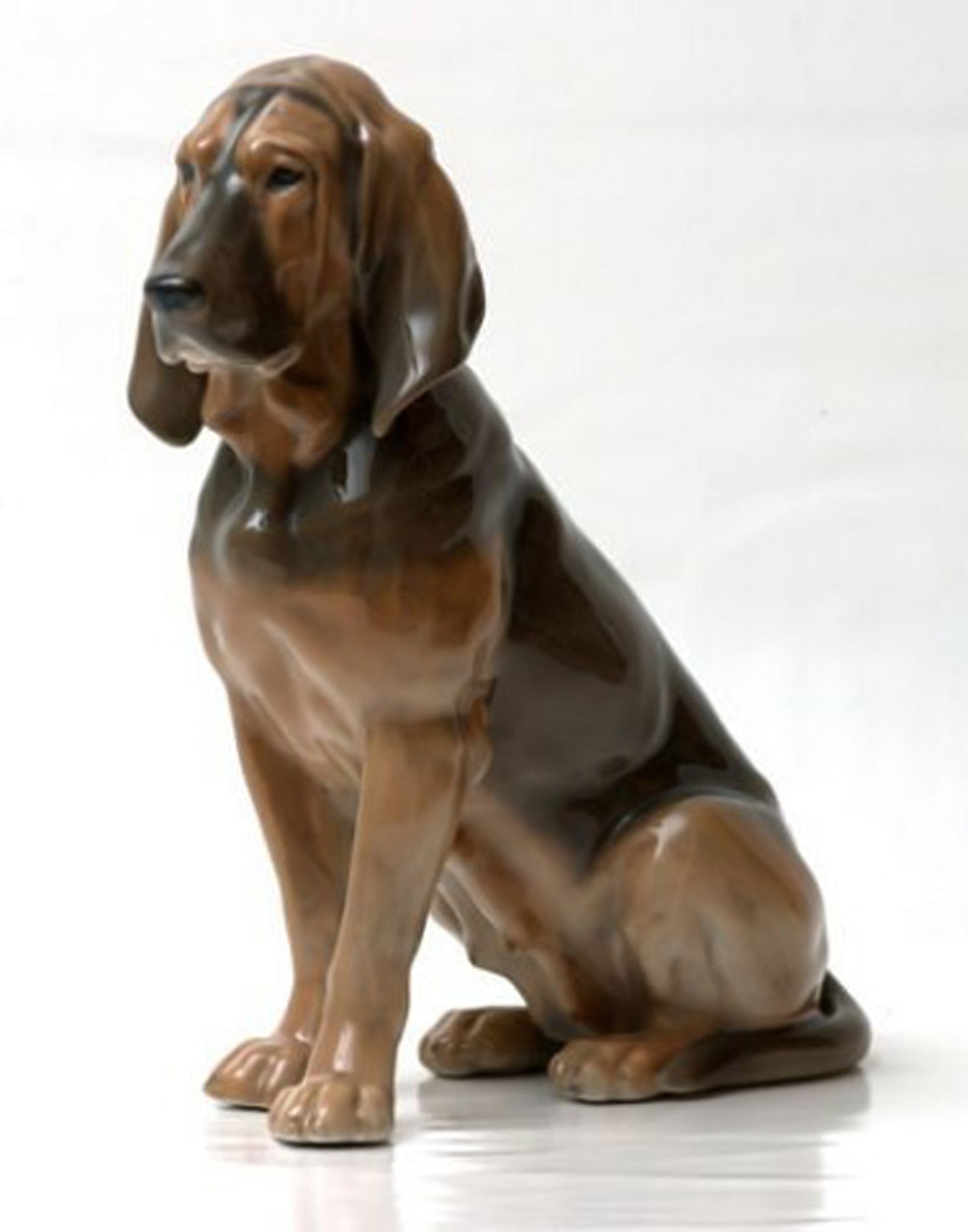 Royal Copenhagen Porcelain Figurine Female Bloodhound 1322.: Title: Royal Copenhagen Porcelain Figurine Female Bloodhound 1322. Description: Royal Copenhagen Porcelain Figurine Female Bloodhound 1322. Condition: Excellent, no chips, cracks or restoration. 2nd q