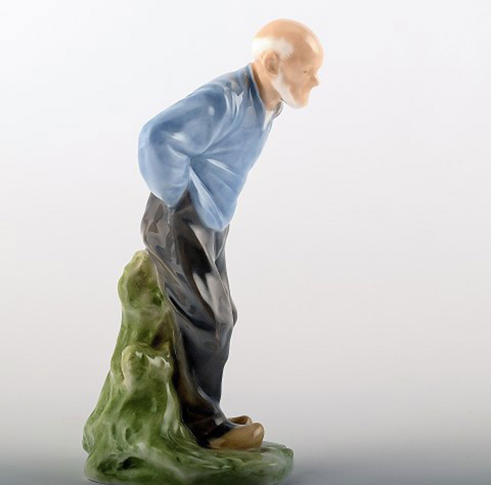 Rare Royal Copenhagen Porcelain figurine number 1001, older man. - 2