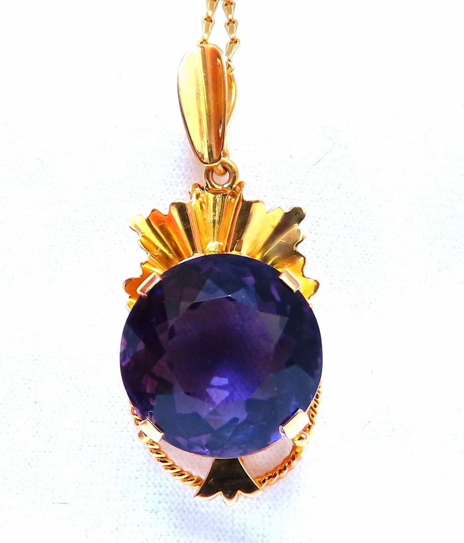 20ct Natural Round Amethyst Vintage Pendant 18kt**: Title: 20ct Natural Round Amethyst Vintage Pendant 18kt** Description: MAGNIFICENT JEWELS 20ct. Natural Amethyst Necklace Purple even tone, Clean clarity Round cuts. Amethyst 15mm Transparent