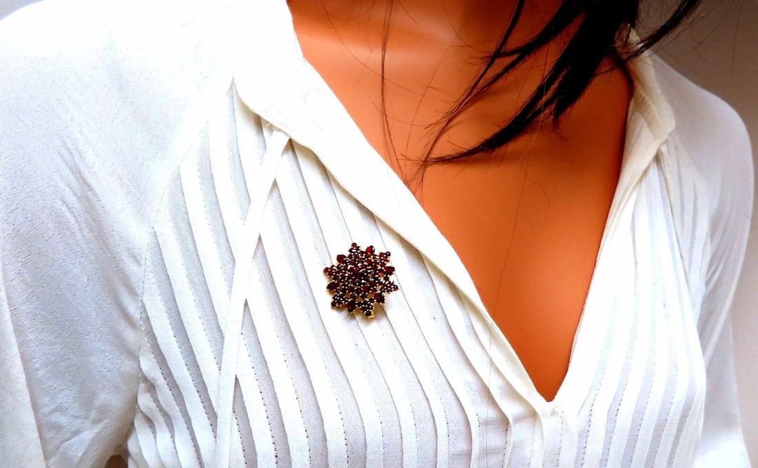 Cosmopolitan 14kt Gold Garnet Pin 14kt** - 5