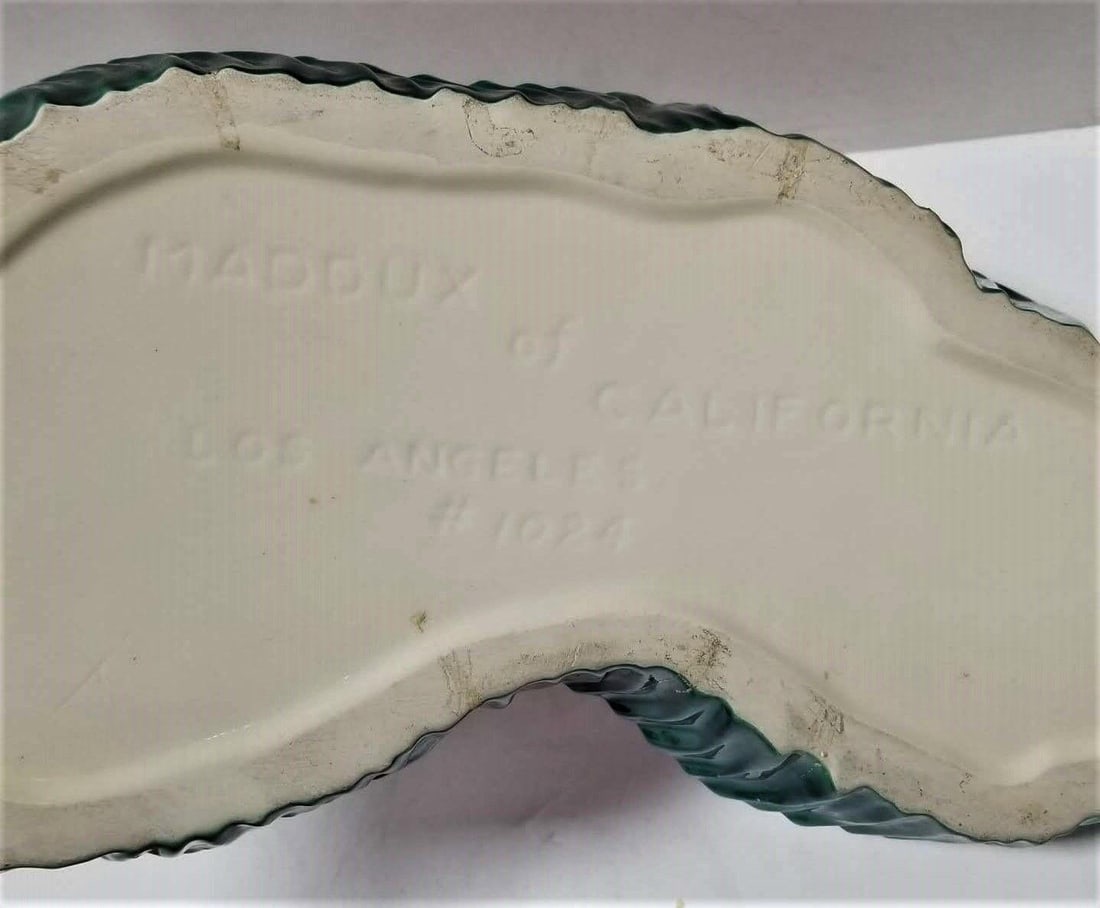 Mid Century Pink and Green Flamingo Ceramic Figurine in Flamingo Pool Tray. - 17