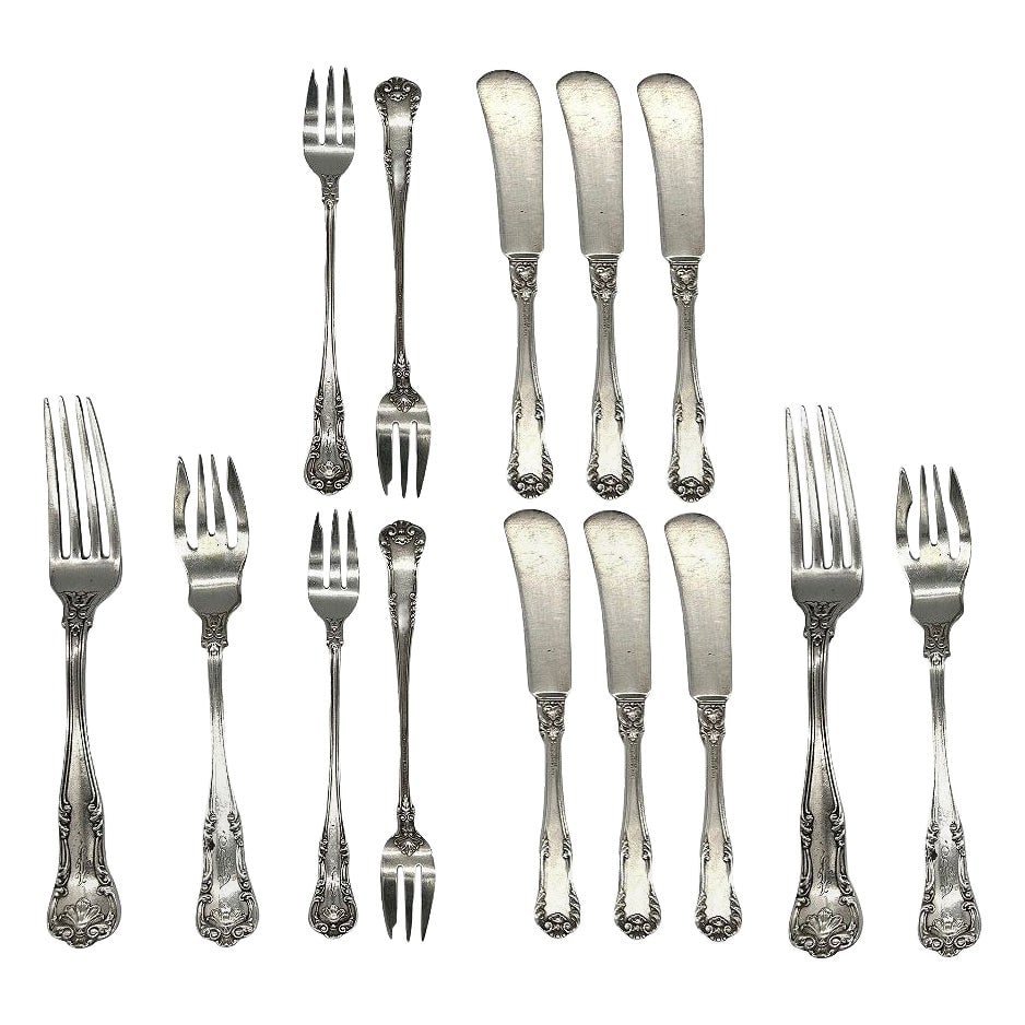Edwardian "Regent" 16 piece Fork/Knife Silver Plate Silverware Set by Gorham: Title: Edwardian "Regent" 16 piece Fork/Knife Silver Plate Silverware Set by Gorham Description: The Regent pattern is known for its elegant and classic design, often featuring intricate detailing