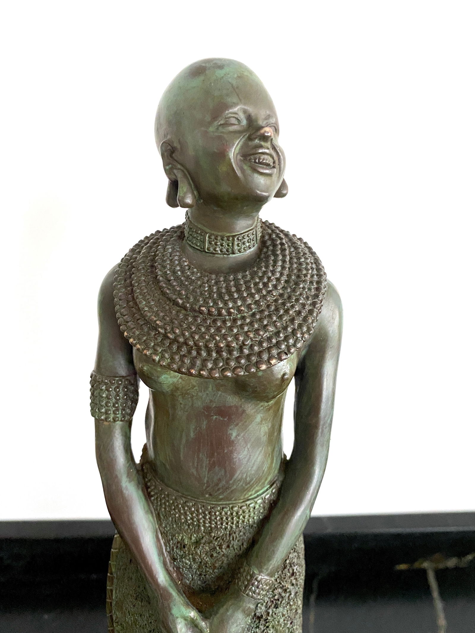 Remarkable Vintage Bronze Statue shaped like an African Woman - 2
