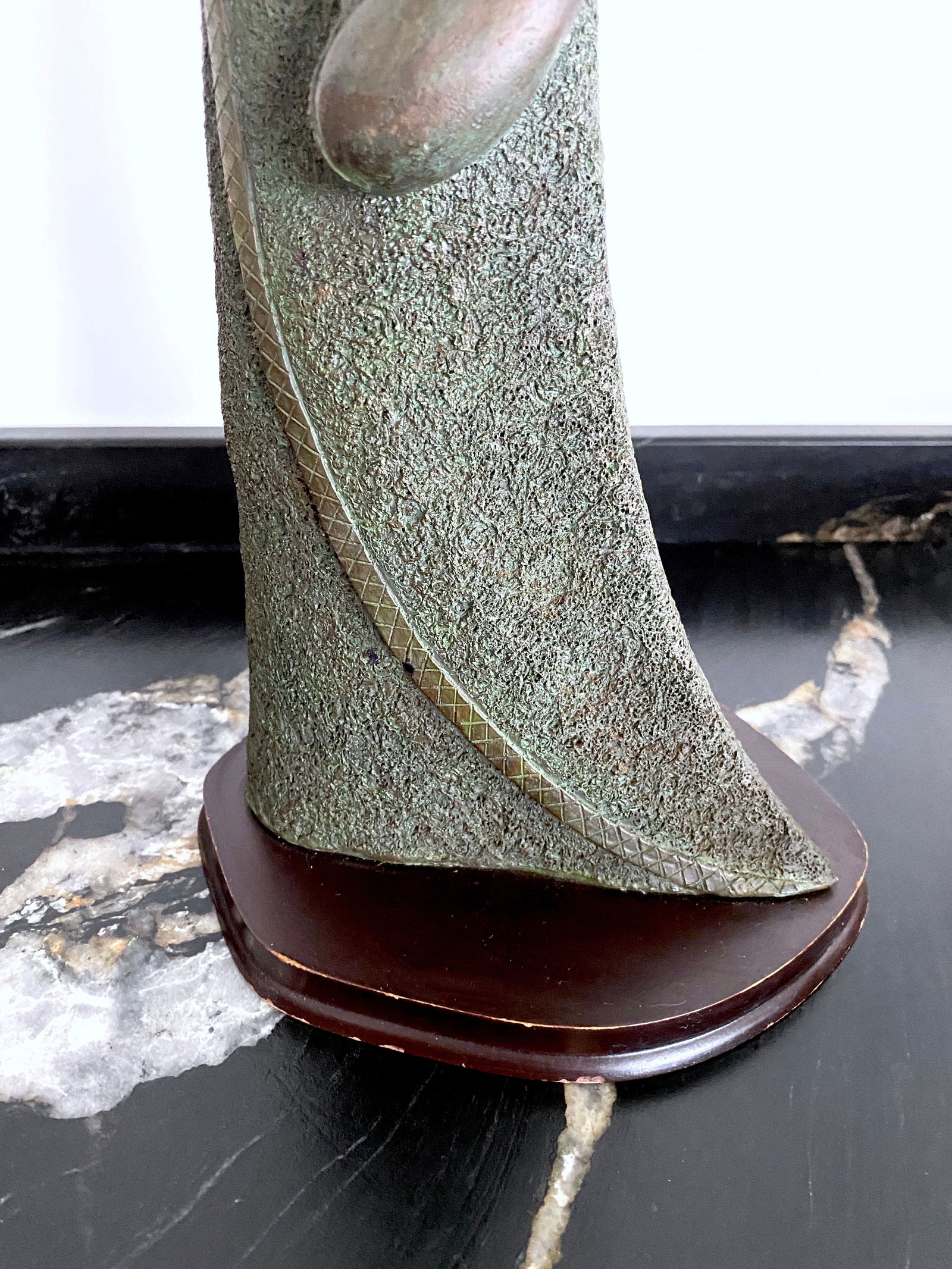 Remarkable Vintage Bronze Statue shaped like an African Woman - 4