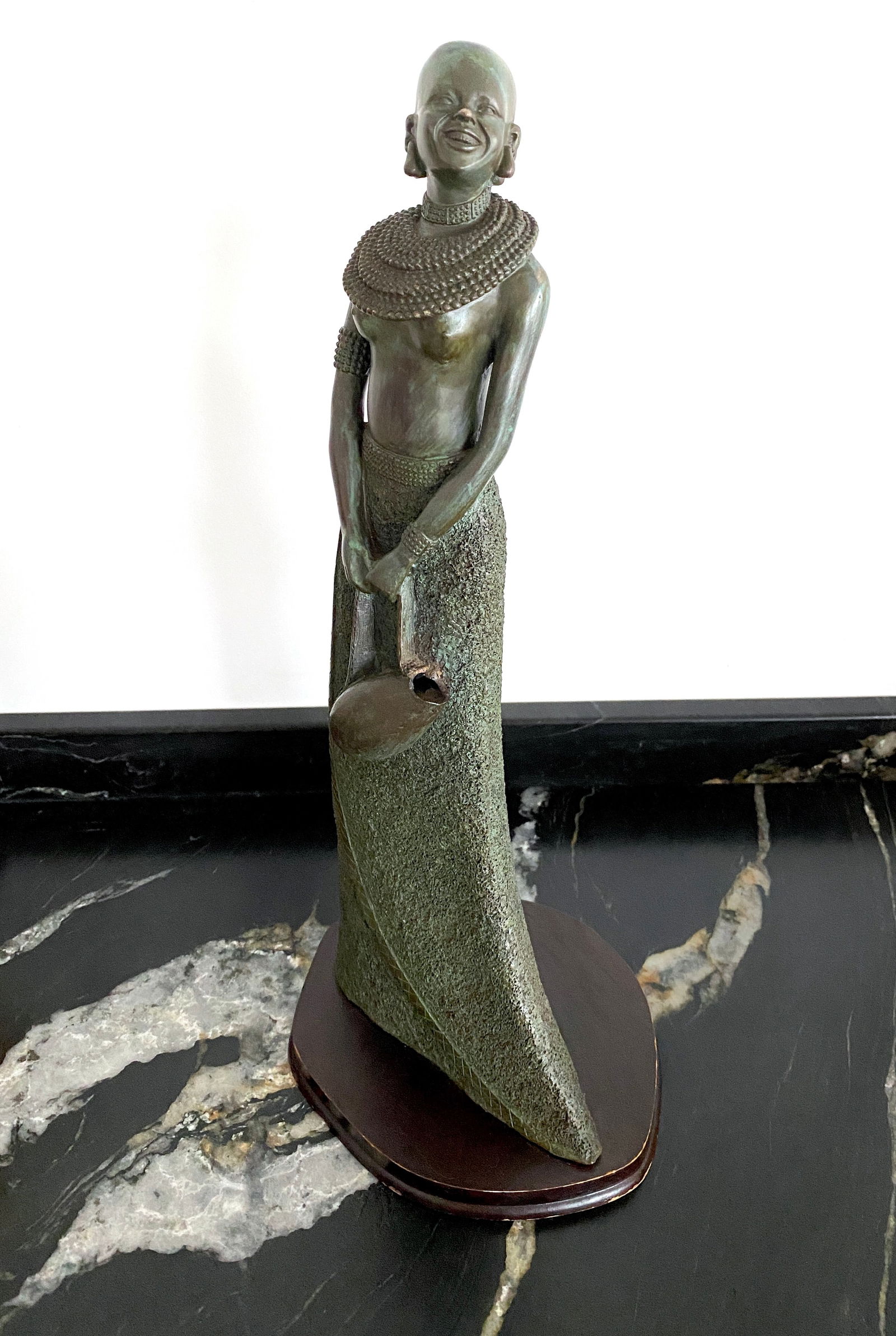 Remarkable Vintage Bronze Statue shaped like an African Woman - 5