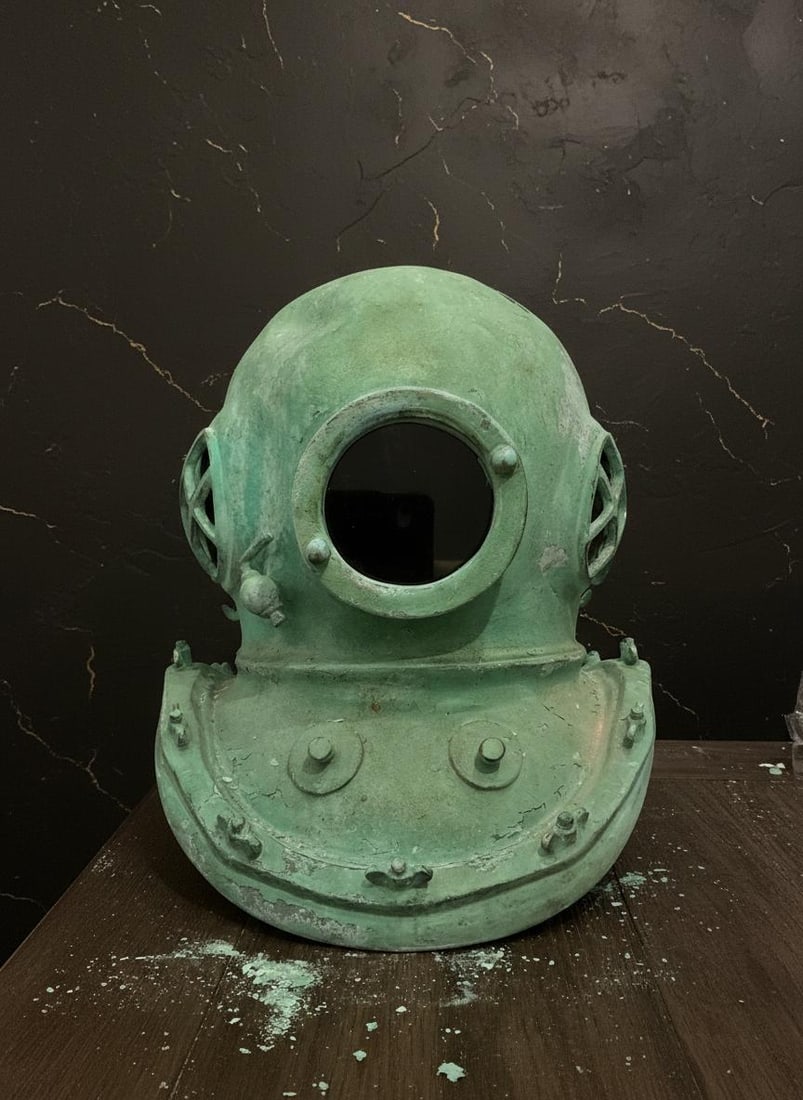 WWII US Navy Mark V Divers Helmet Replica, 18 Inch Deep Sea Marine Antique Style: Title:WWII US Navy Mark V Divers Helmet Replica, 18 Inch Deep Sea Marine Antique StyleDescription:This product is an 18 inch replica of the old US Navy Mark V deep sea marine divers helmet from the