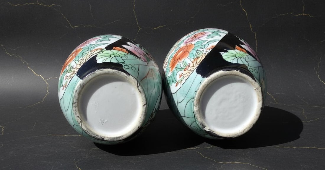 Pair of Antique Famille Noire Porcelain Vases, Republic of China Period - 10