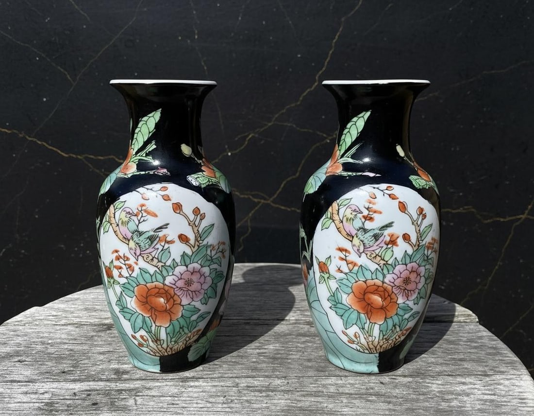 Pair of Antique Famille Noire Porcelain Vases, Republic of China Period - 3