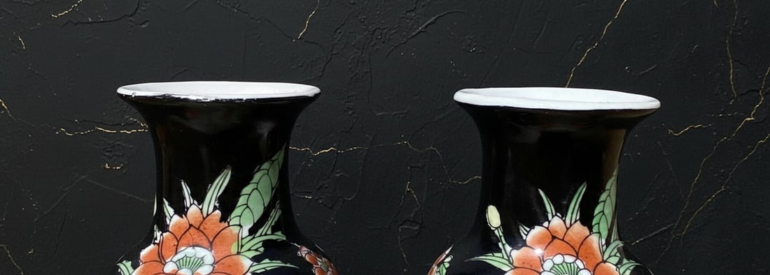 Pair of Antique Famille Noire Porcelain Vases, Republic of China Period - 5