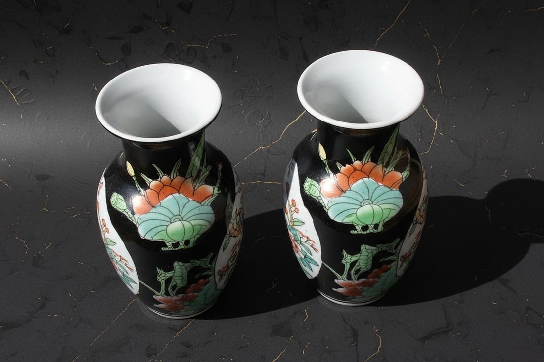 Pair of Antique Famille Noire Porcelain Vases, Republic of China Period - 6