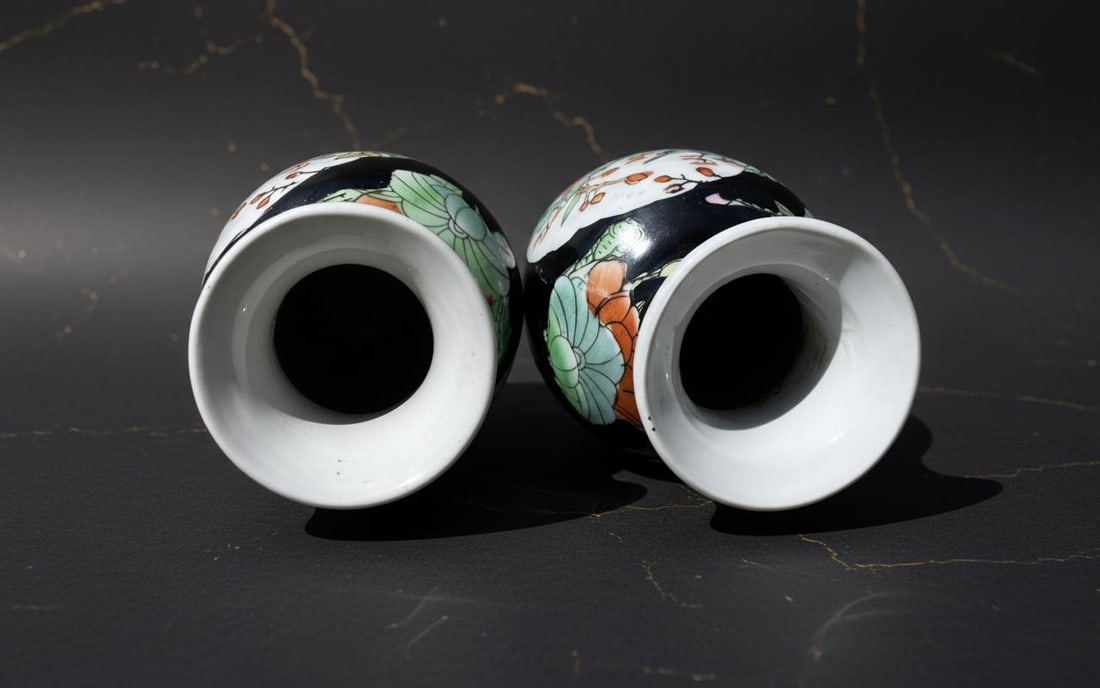 Pair of Antique Famille Noire Porcelain Vases, Republic of China Period - 7