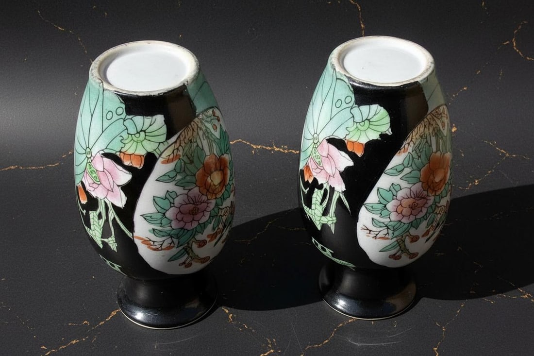 Pair of Antique Famille Noire Porcelain Vases, Republic of China Period - 9