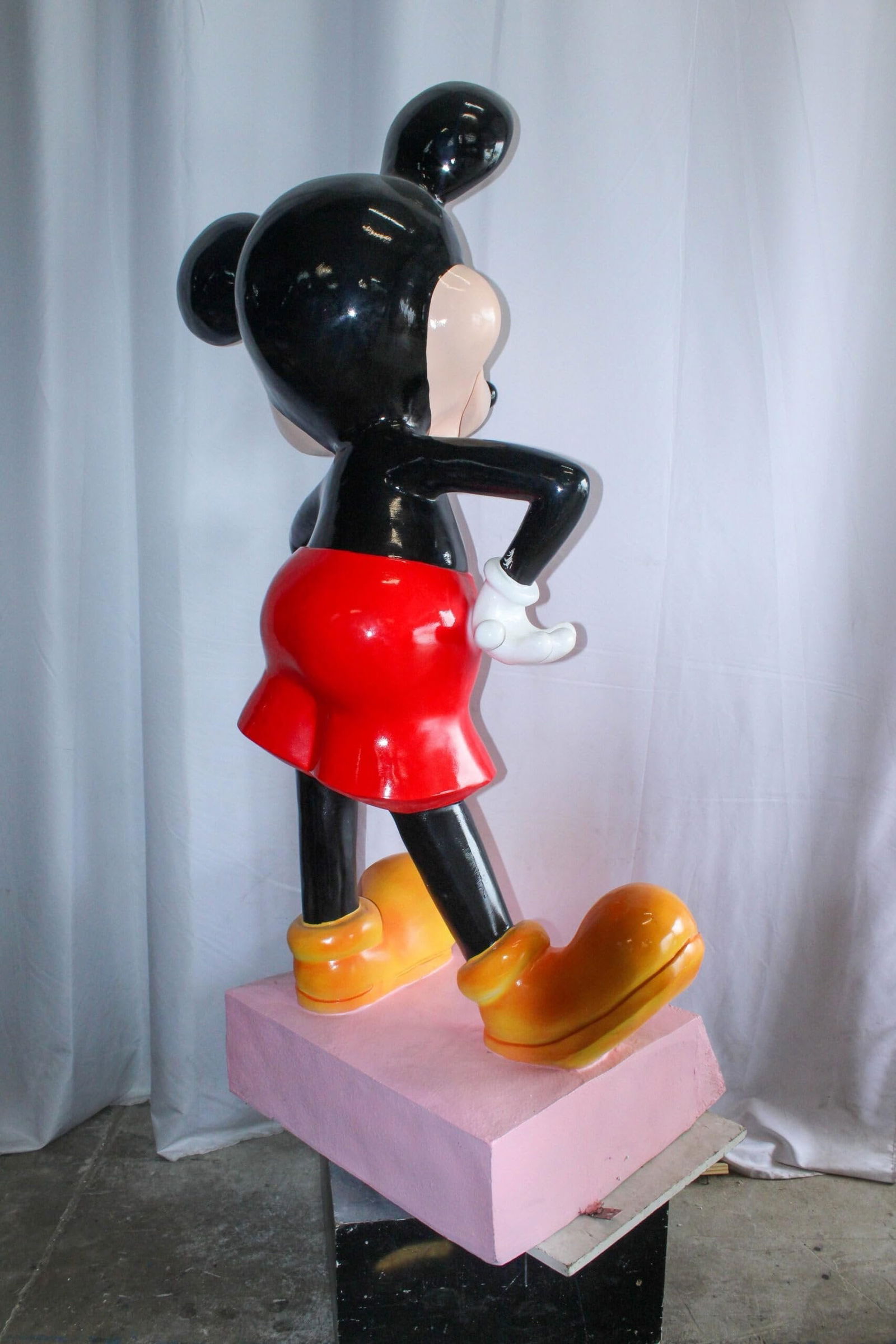 Large Cartoon Mouse Statue Holding Flower Bouquet 35" x 26" x 73"H - 8