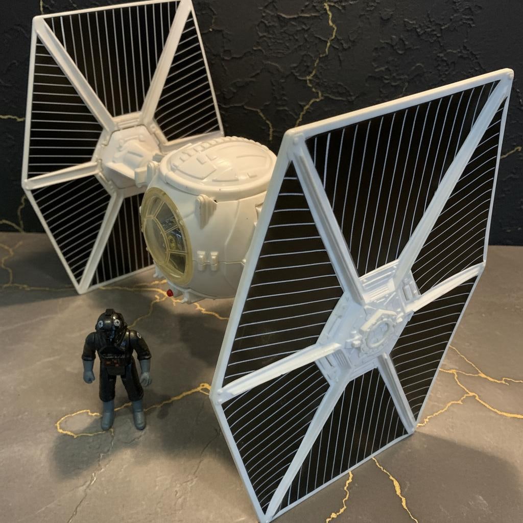 Original Kenner Imperial TIE Fighter 1978, Vintage Star Wars White Toy, Working Lights and Sound: Title:Original Kenner Imperial TIE Fighter 1978, Vintage Star Wars White Toy, Working Lights and SoundDescription:This is an original 1978 Kenner Star Wars Imperial TIE Fighter vehicle. The