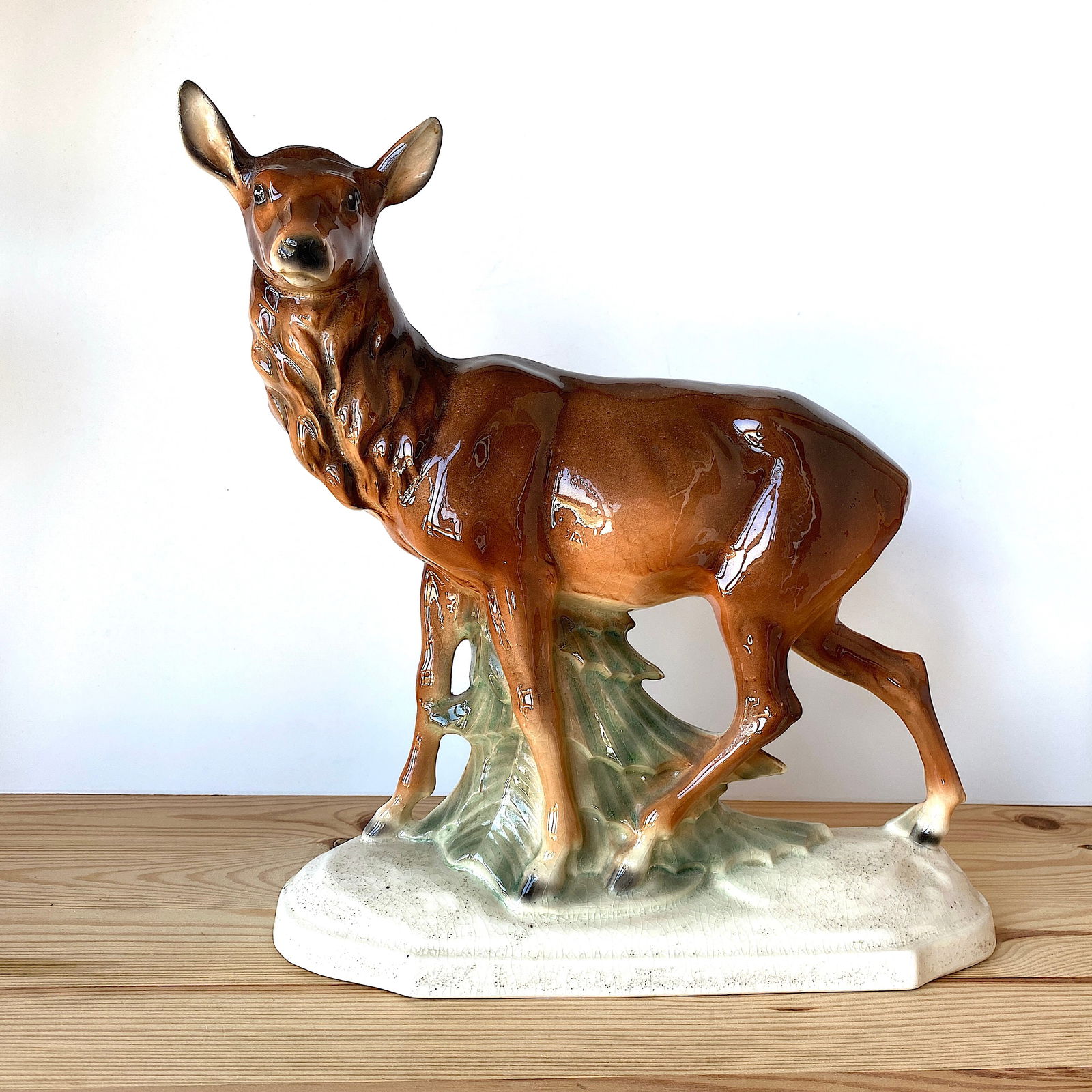 Signed Porcelain deer: Title: Signed Porcelain deerMaker:UnknownOrigin: UnknownDate/Period:UnknownMaterials:PorcelainSize:Size: 31 x 31 x 11cmDescription:Signed Porcelain deerSize: 31 x 31 x 11cmWeight: 1570 g (please see