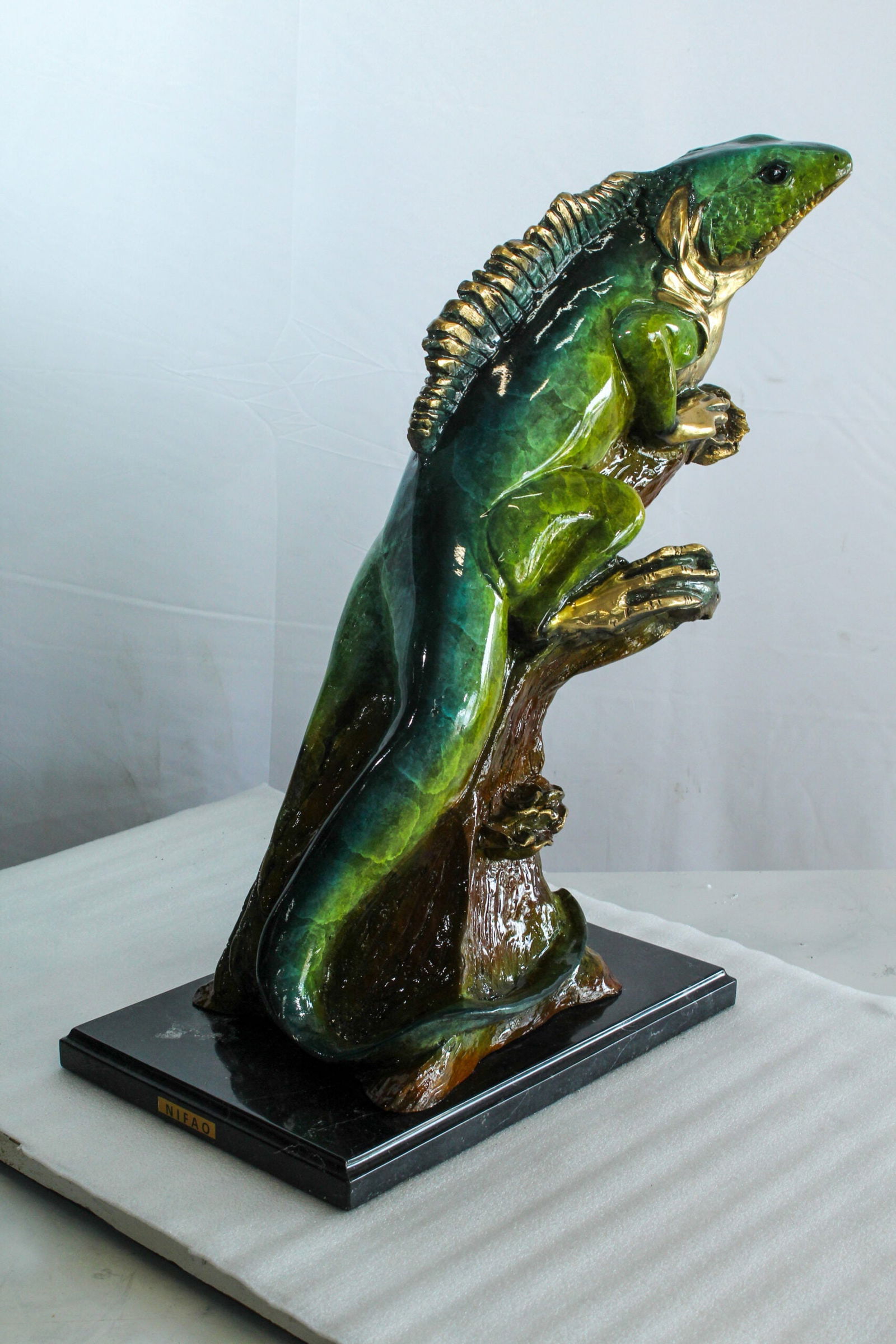 Bronze Iguana Statue –Vibrant Indoor/Outdoor Wildlife Sculpture, Wax Casting with Green & Gold - 12