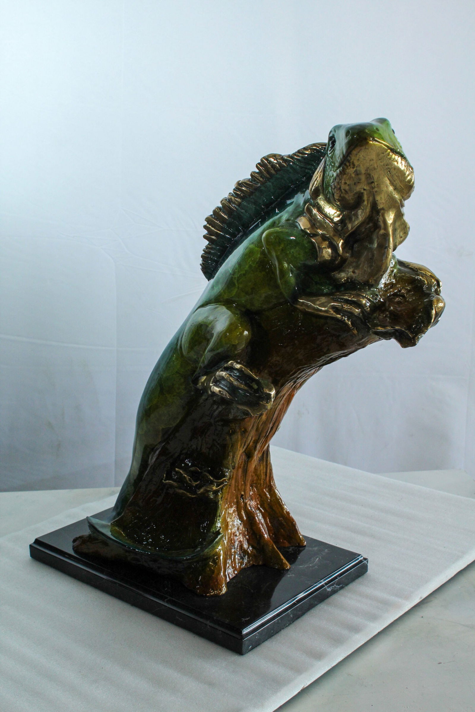 Bronze Iguana Statue –Vibrant Indoor/Outdoor Wildlife Sculpture, Wax Casting with Green & Gold - 8