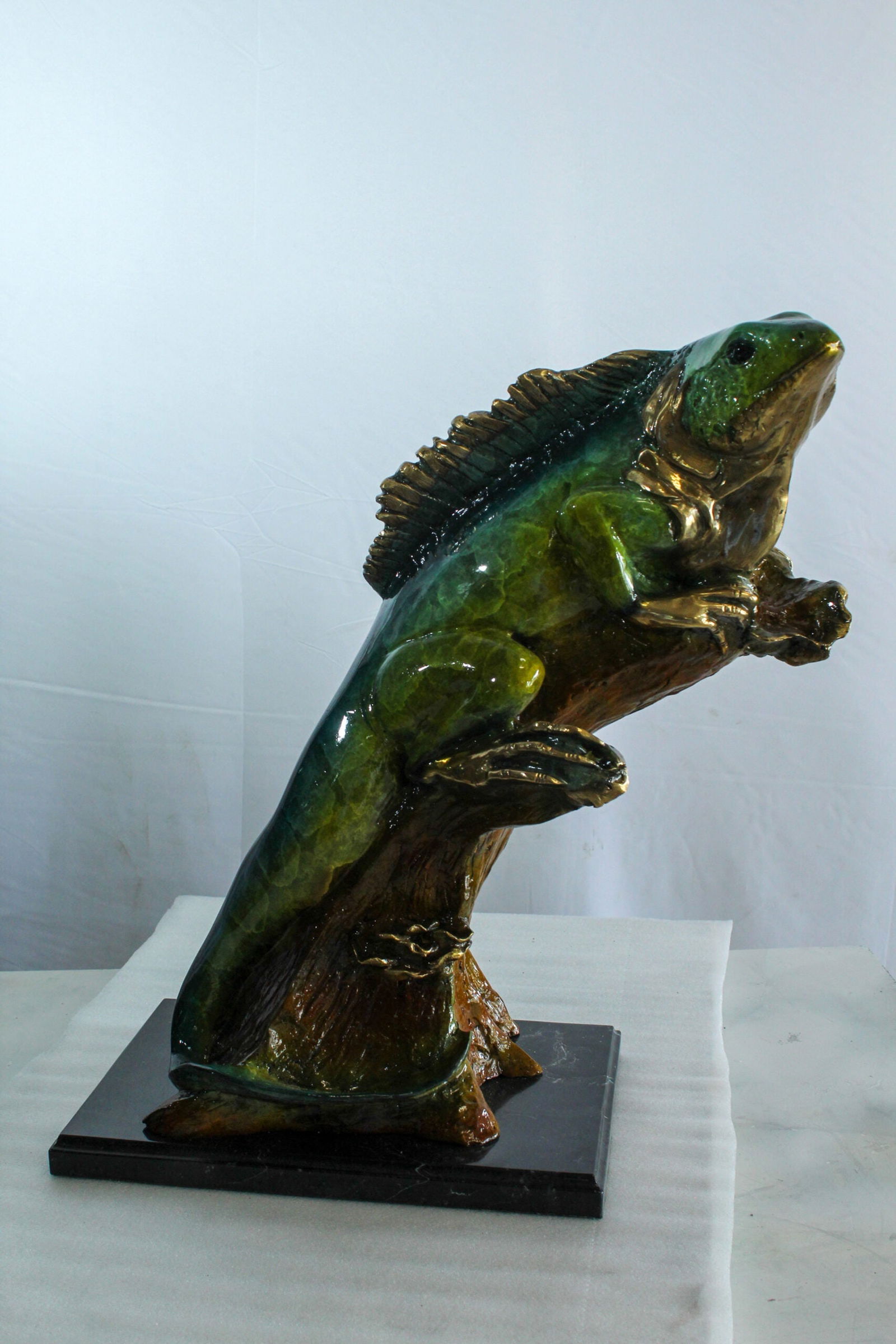 Bronze Iguana Statue –Vibrant Indoor/Outdoor Wildlife Sculpture, Wax Casting with Green & Gold - 9
