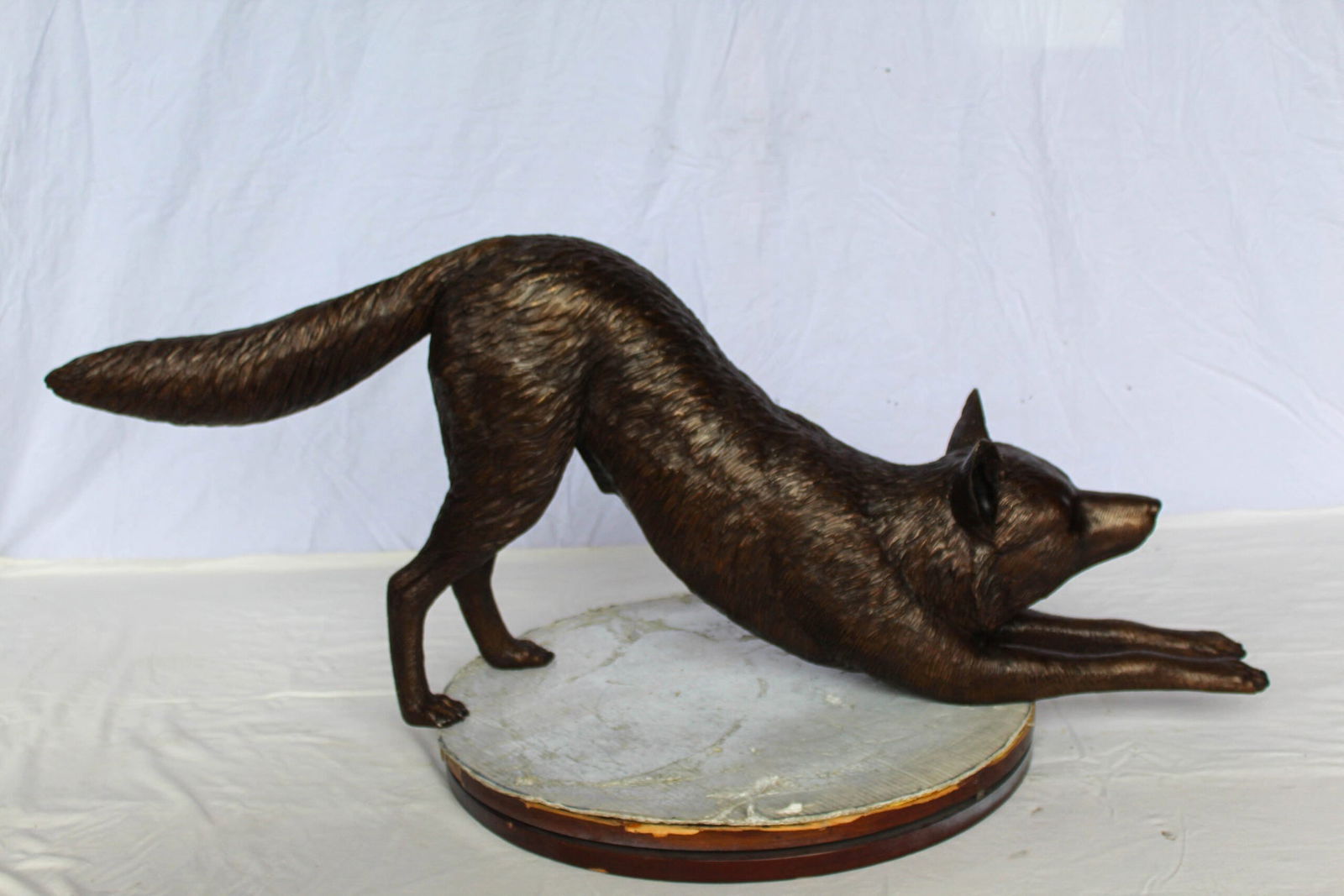 Bronze Wolf Stretching Statue – Handcrafted Lost Wax Wildlife Sculpture with Natural Patina Finish - 11