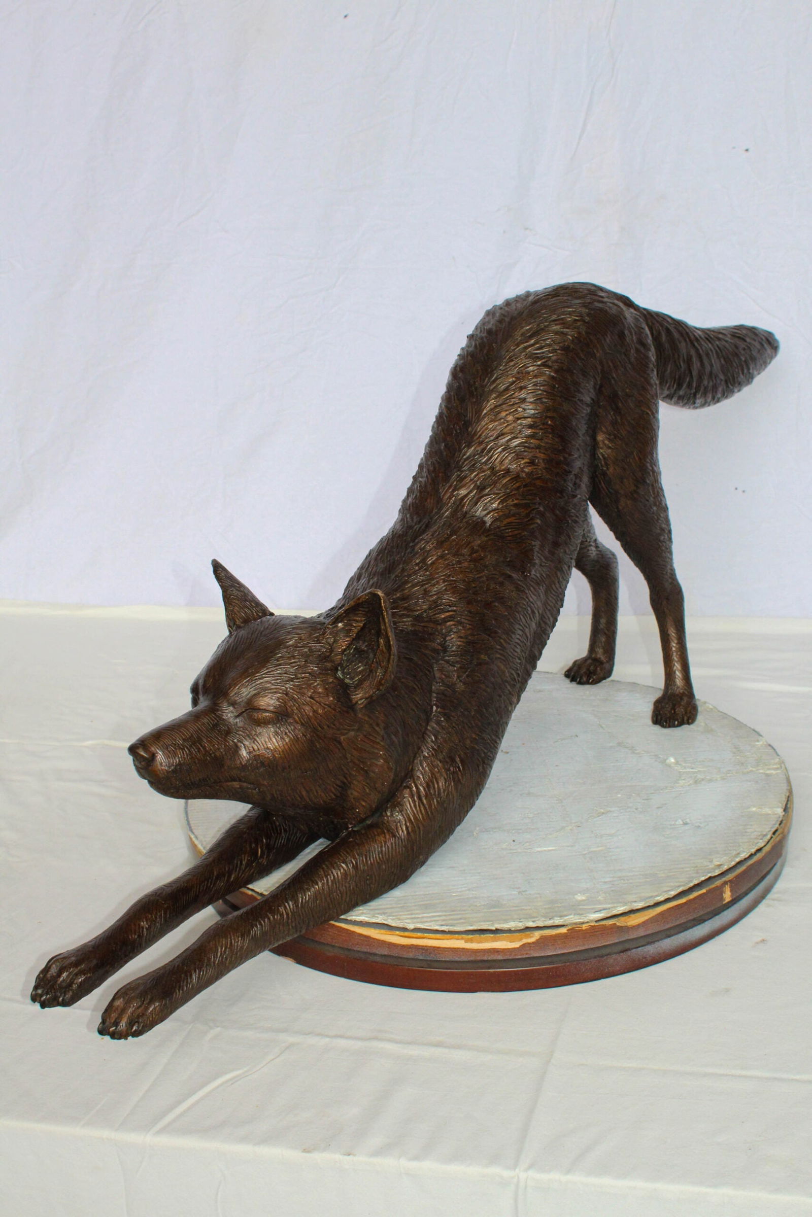 Bronze Wolf Stretching Statue – Handcrafted Lost Wax Wildlife Sculpture with Natural Patina Finish - 5