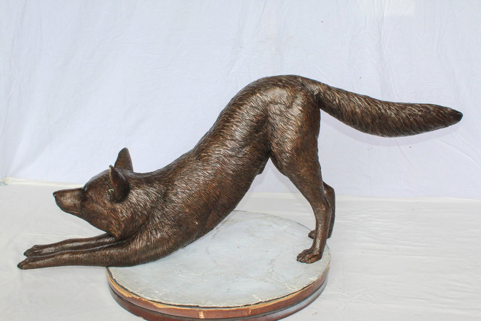 Bronze Wolf Stretching Statue – Handcrafted Lost Wax Wildlife Sculpture with Natural Patina Finish - 7